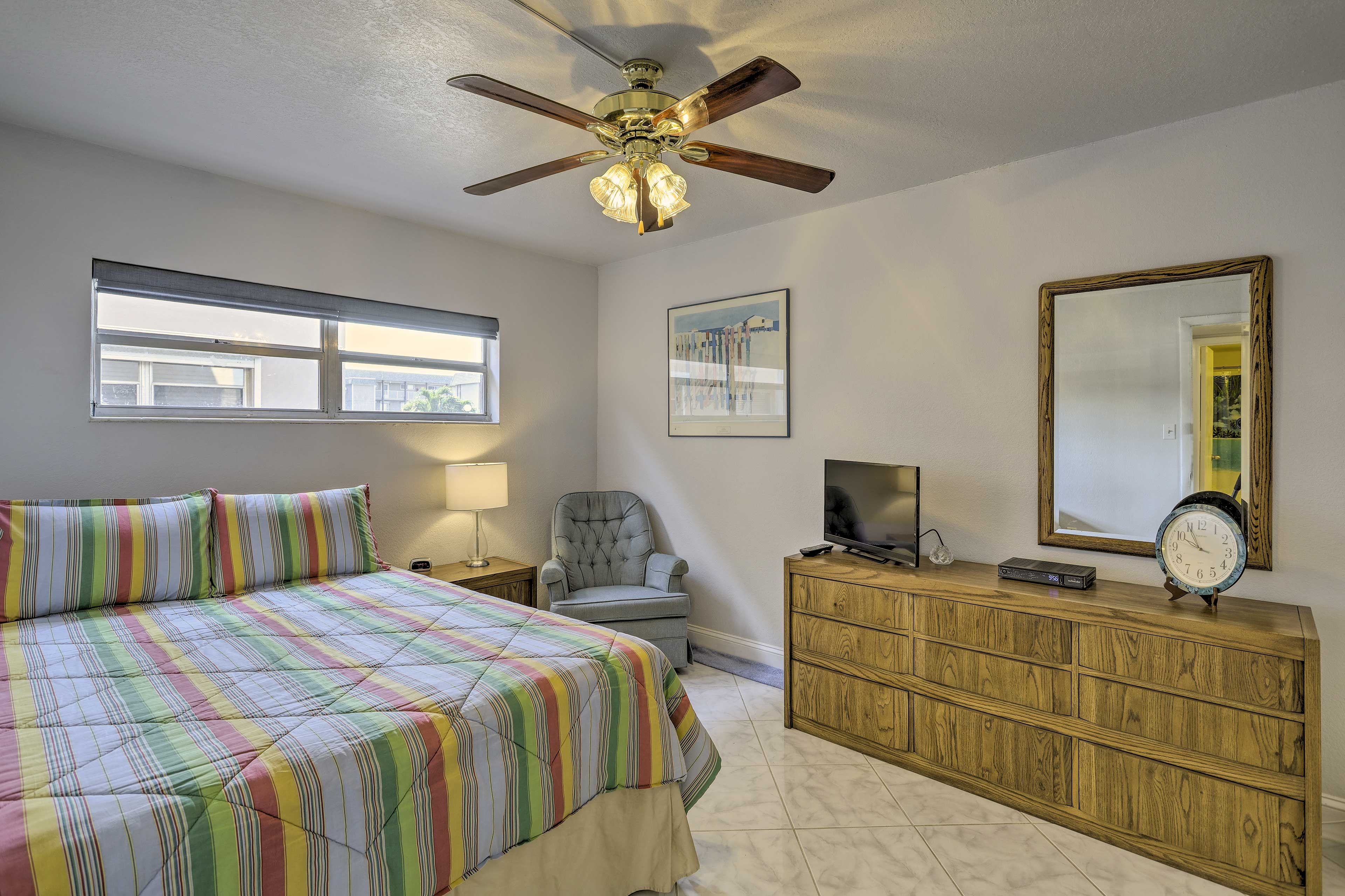 Bedroom 1 | Queen Bed | Linens Provided