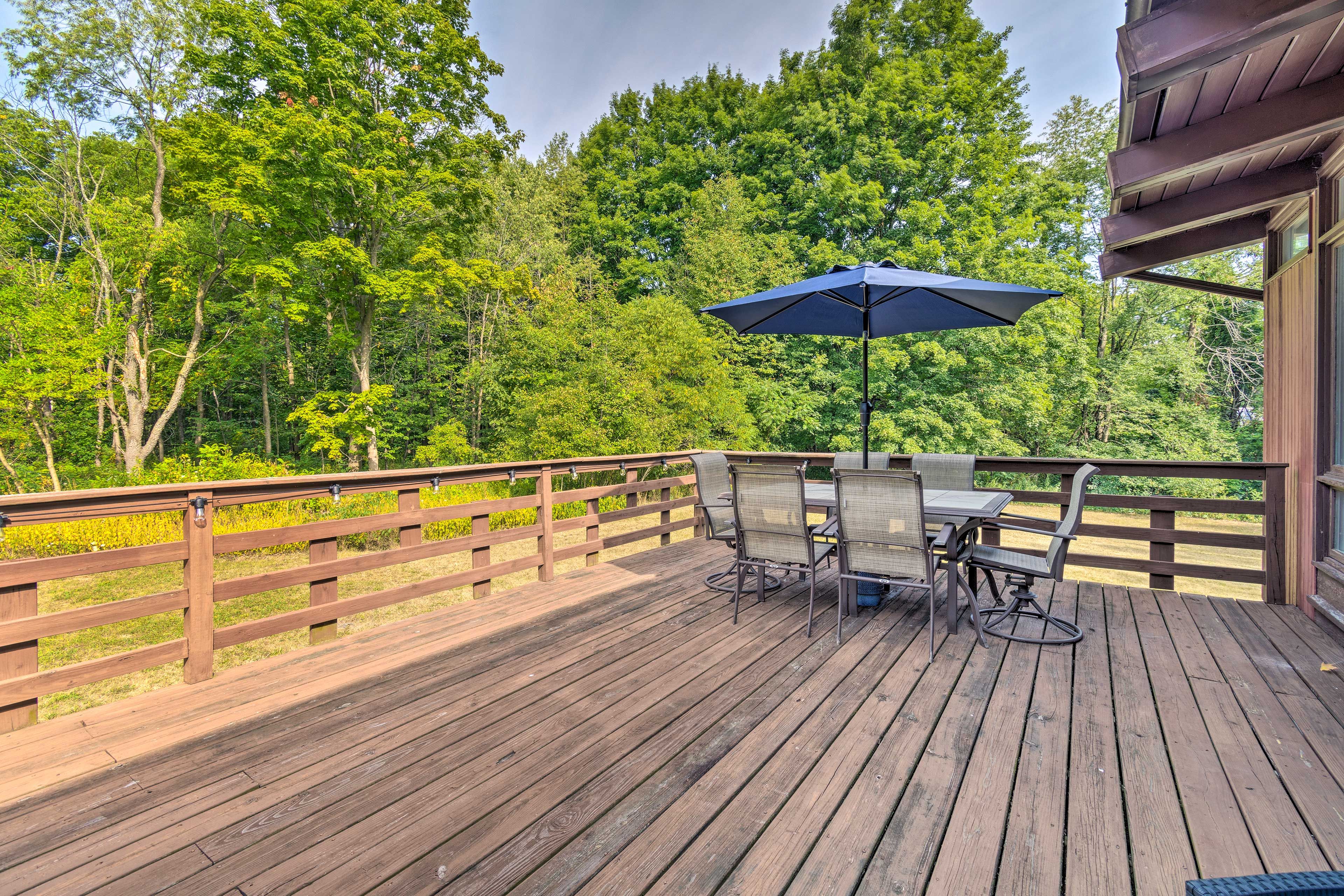 Deck | Outdoor Seating & Dining | Sun Umbrella | Gas Grill
