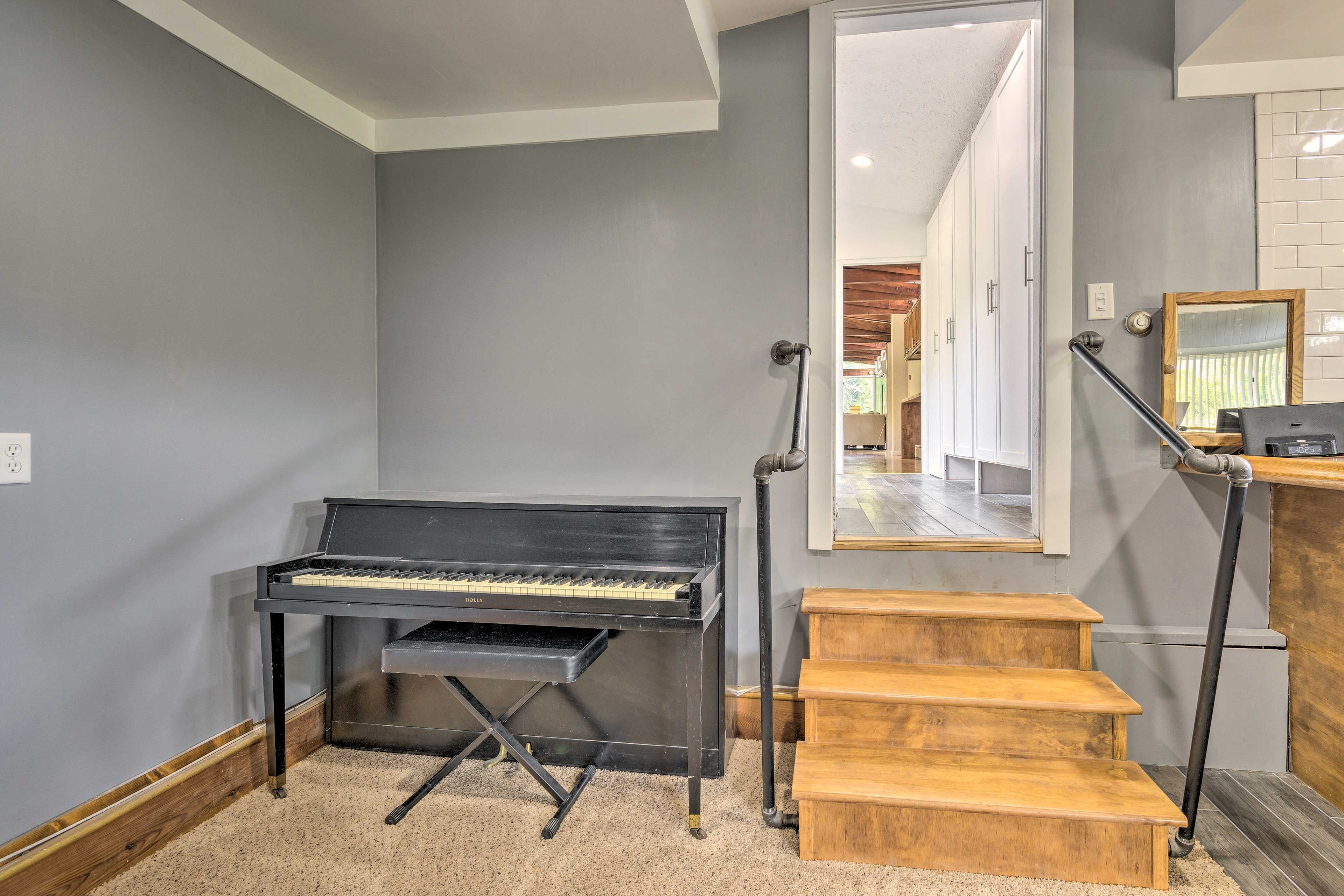 Bar Area | Piano