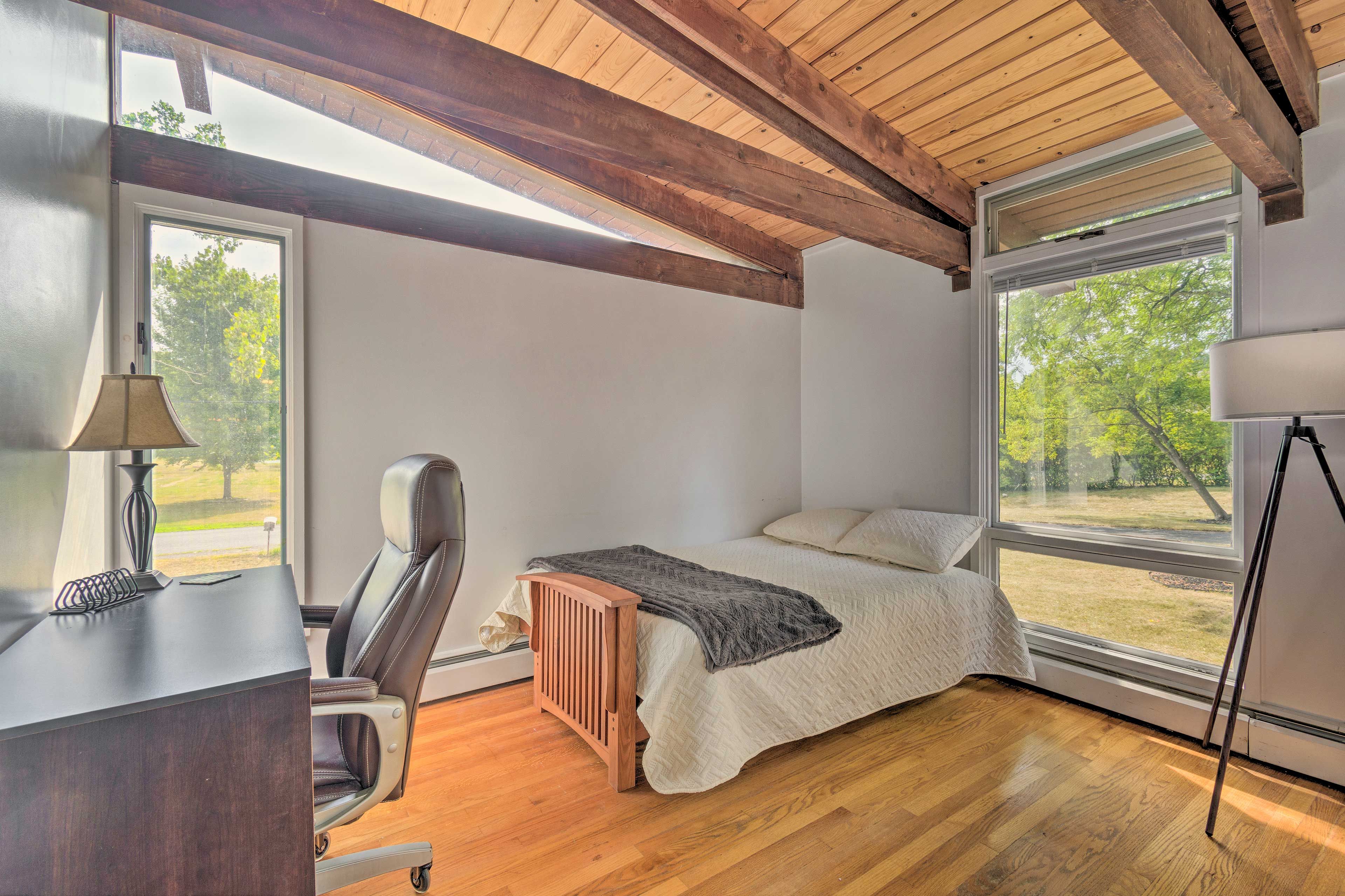 Bedroom 3 | Queen Futon | Laptop-Friendly Workspace | Closet