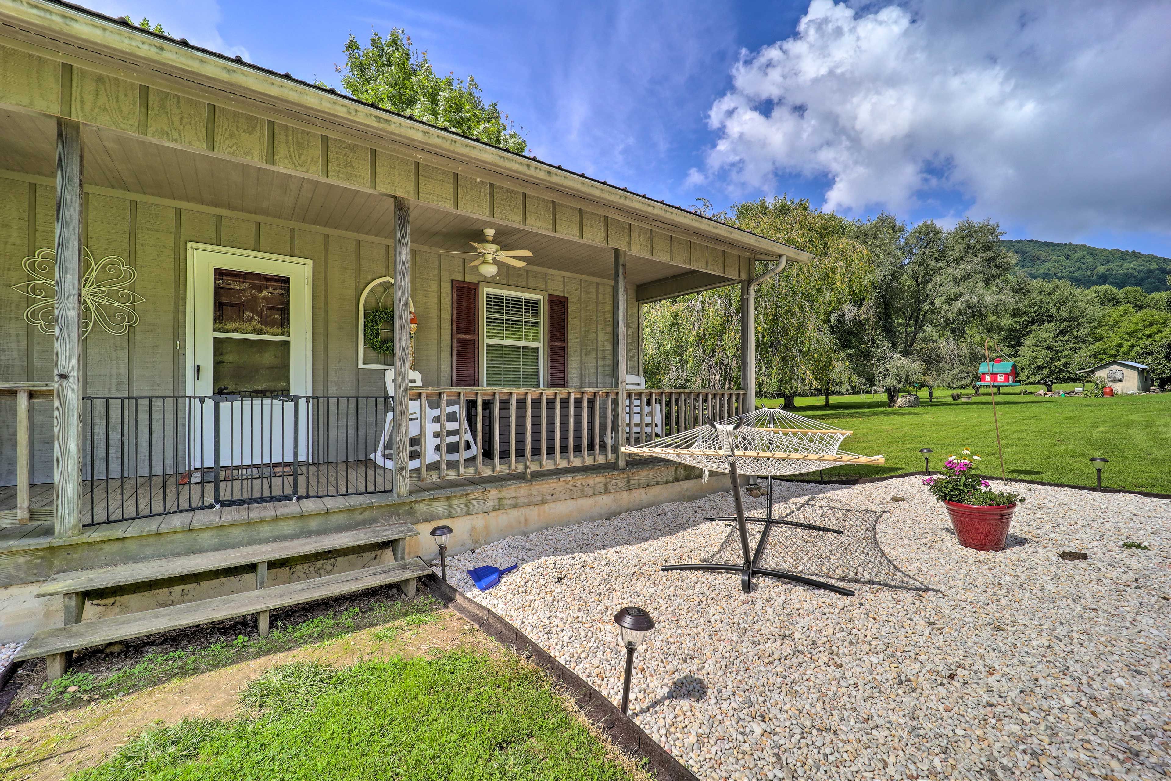 Cottage Exterior | Hammock | Cornhole