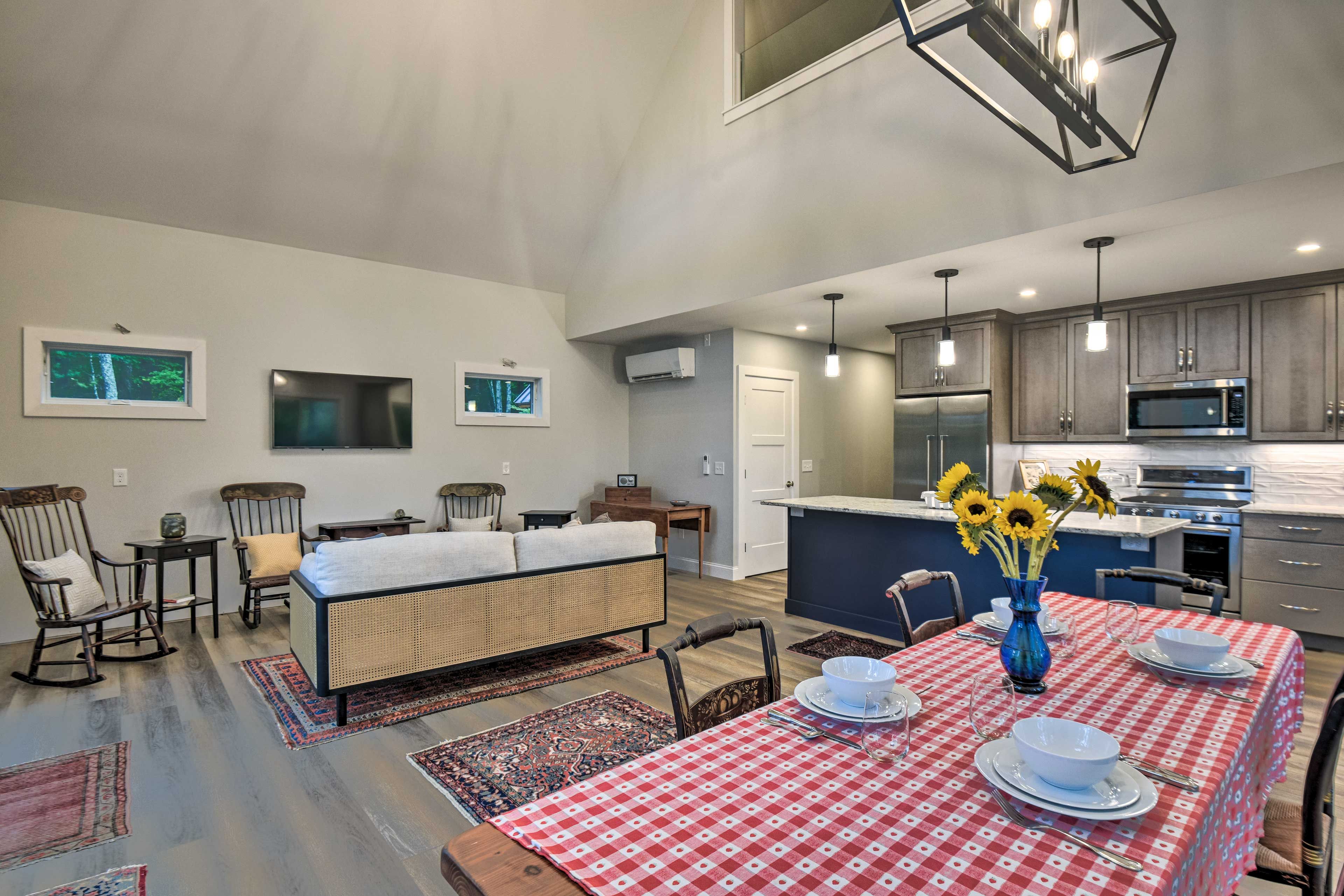 Dining Area | 1st Floor