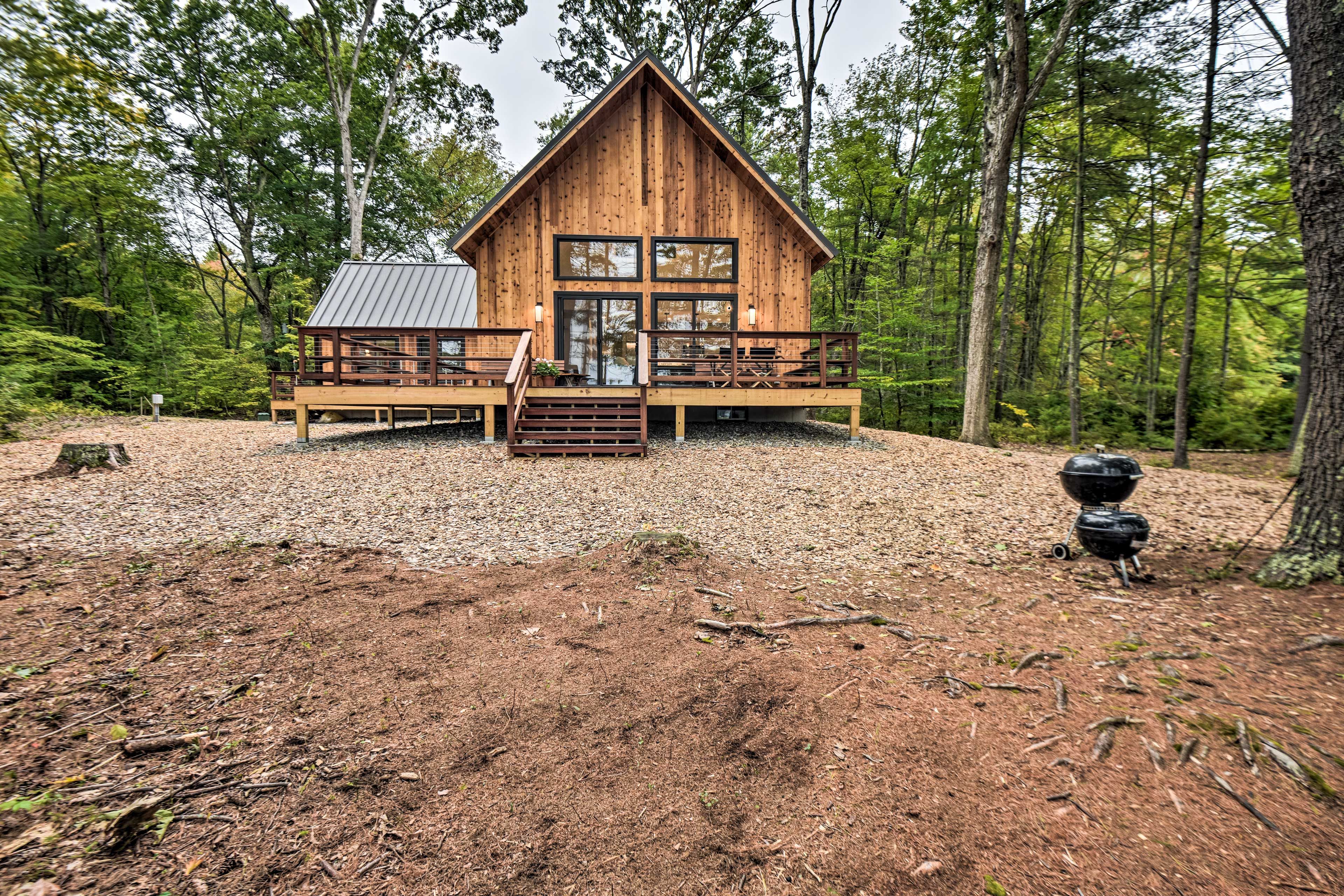 Private Yard | Charcoal Grill | Canoe