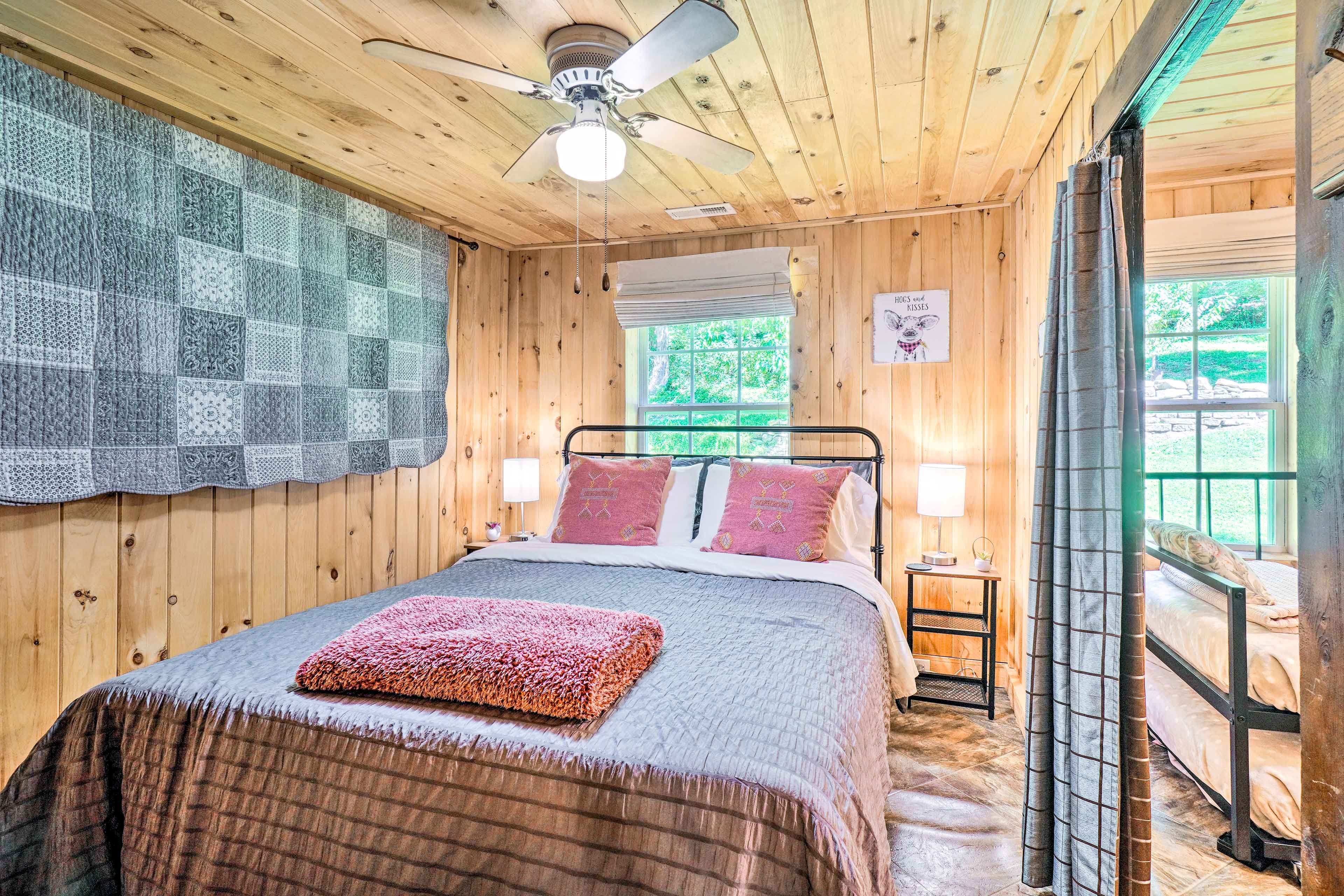 Bedroom 2 | Main Level | Queen Bed | Linens Provided