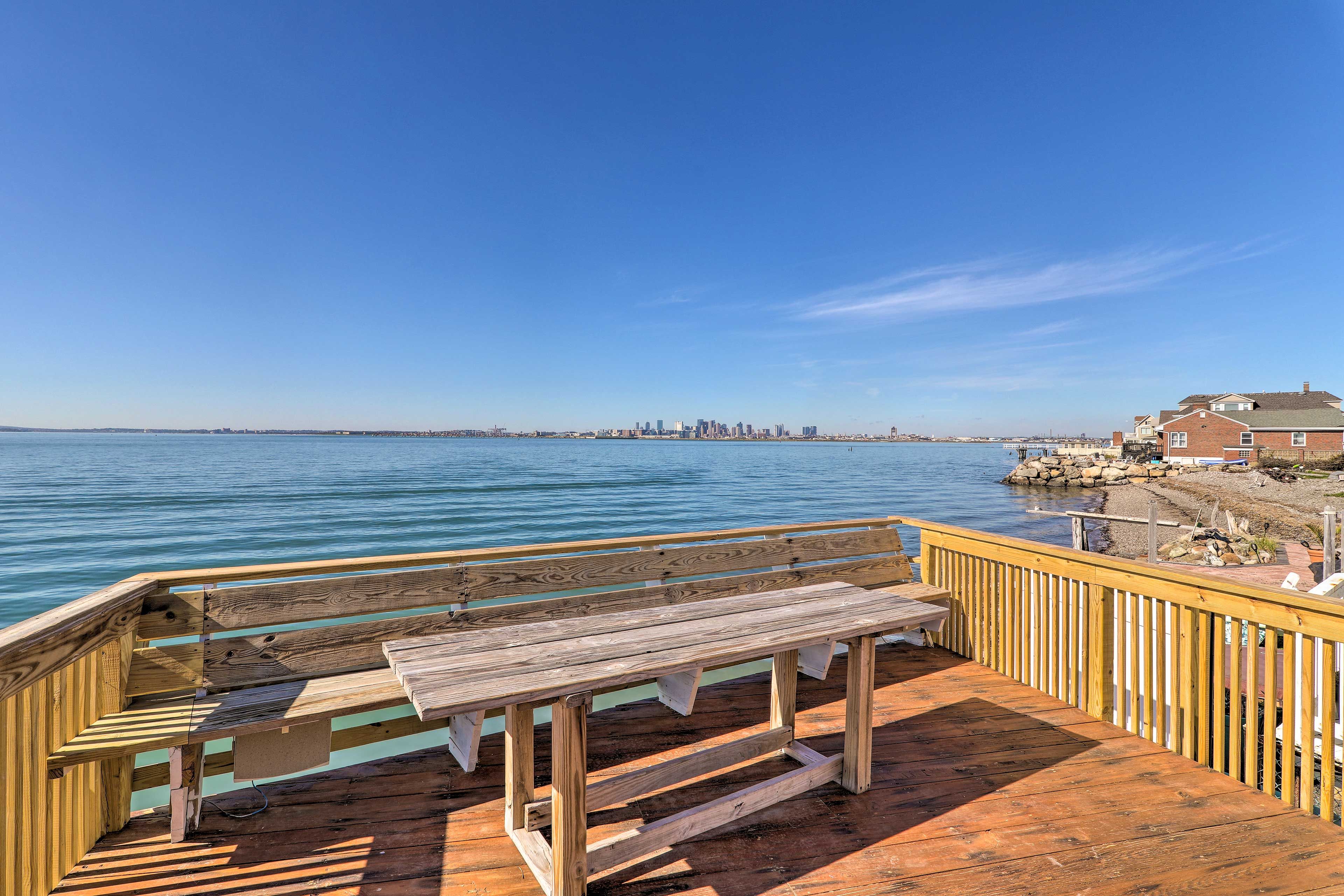 Deck | Outdoor Dining Area