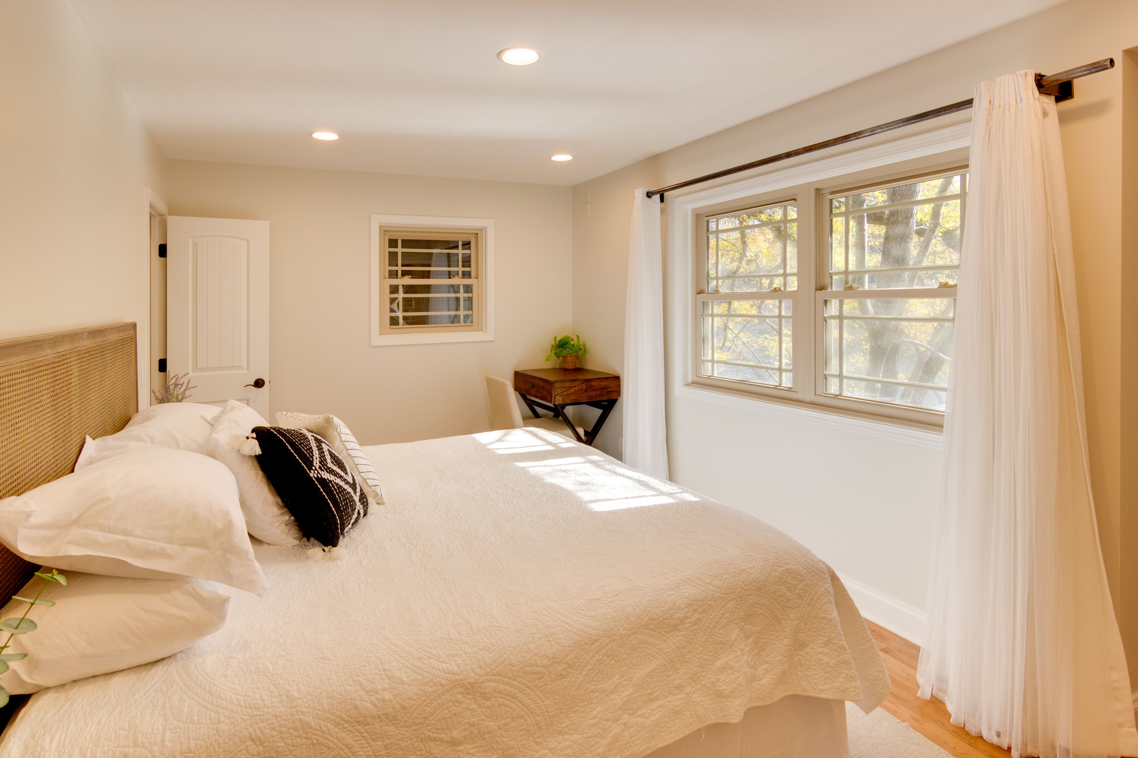 Bedroom 1 | King Bed