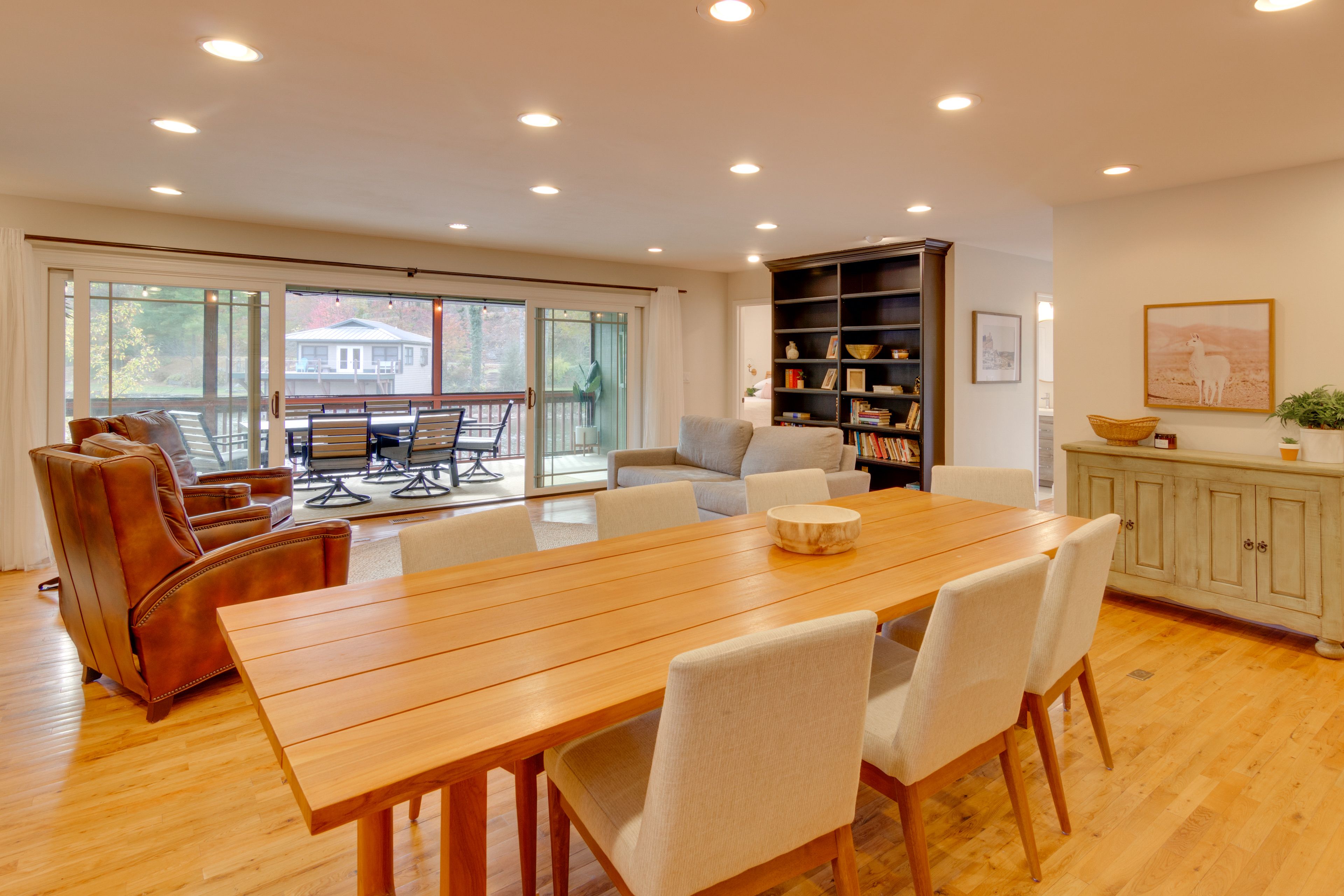 Kitchen & Dining Area