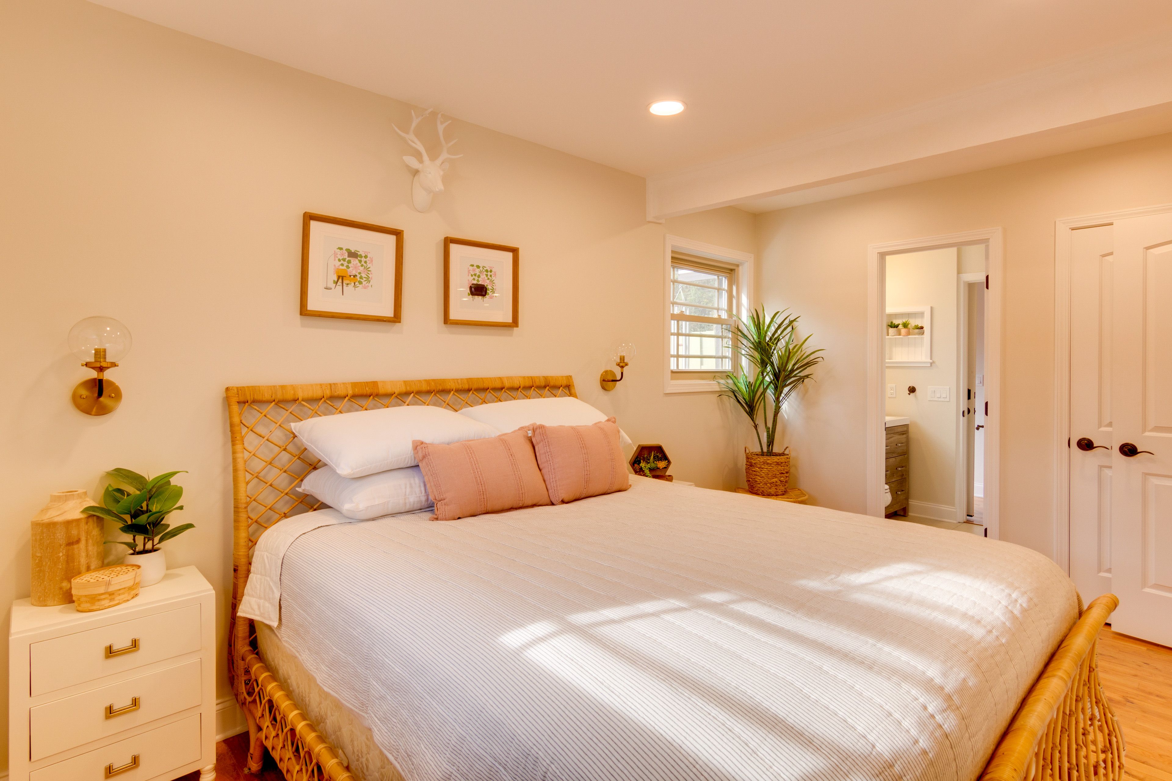 Bedroom 2 | Queen Bed