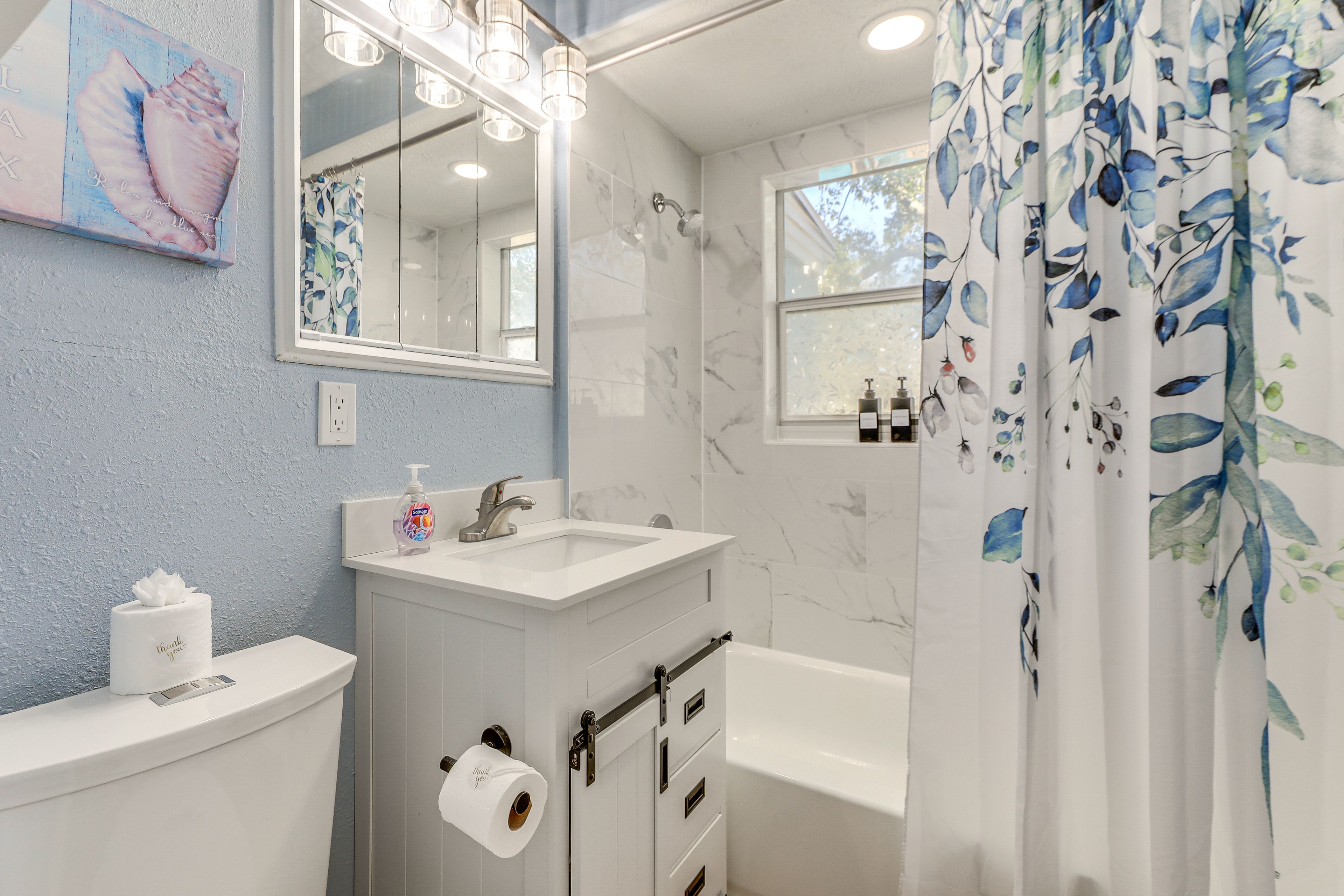Full Bathroom | Complimentary Toiletries