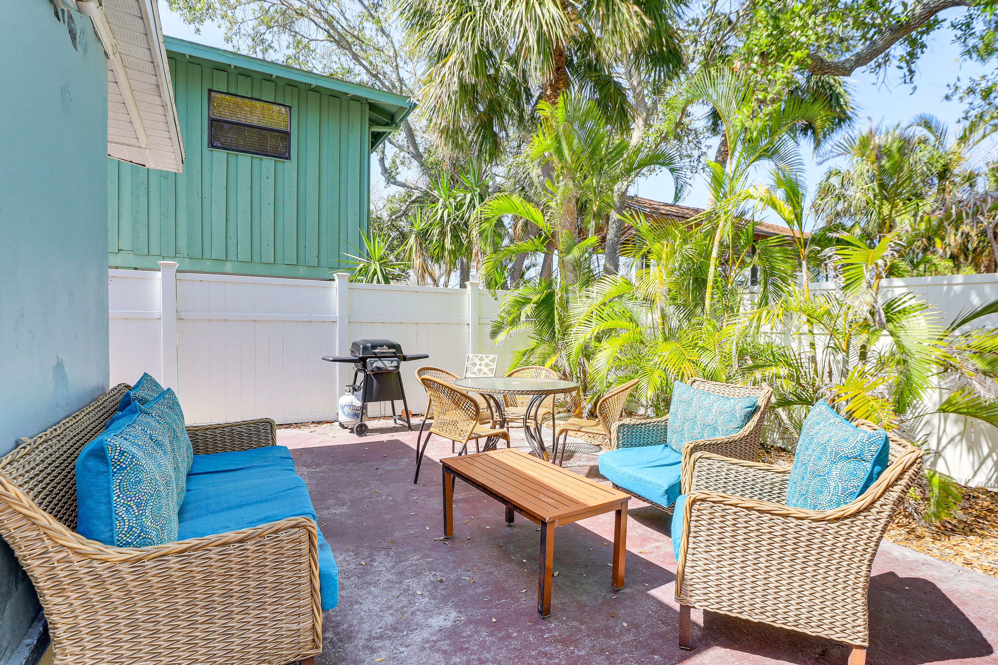 Shared Patio | Outdoor Seating | Gas Grill