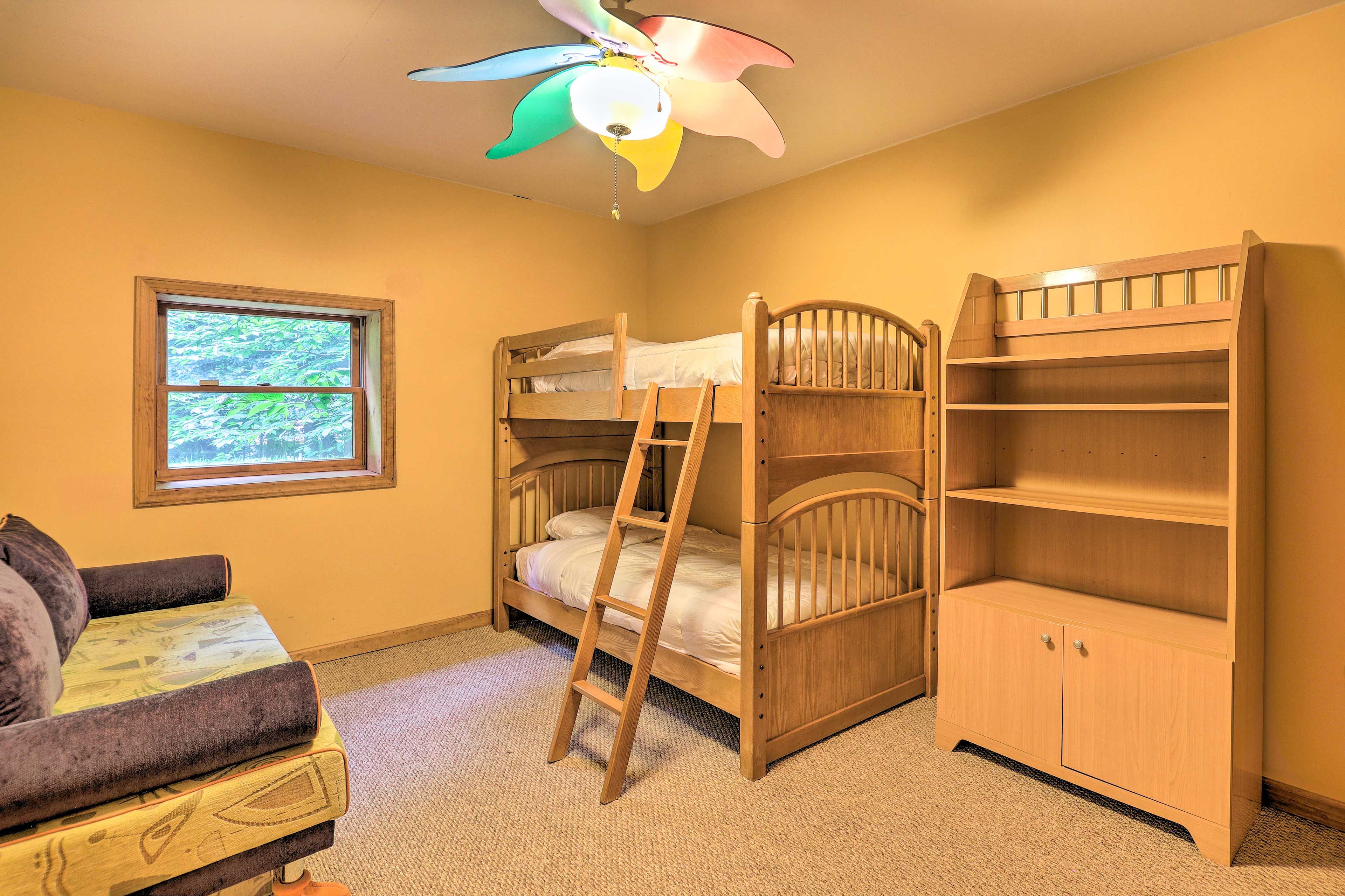Bedroom 5 | Twin Bunk Bed | Twin Sleeper Sofa