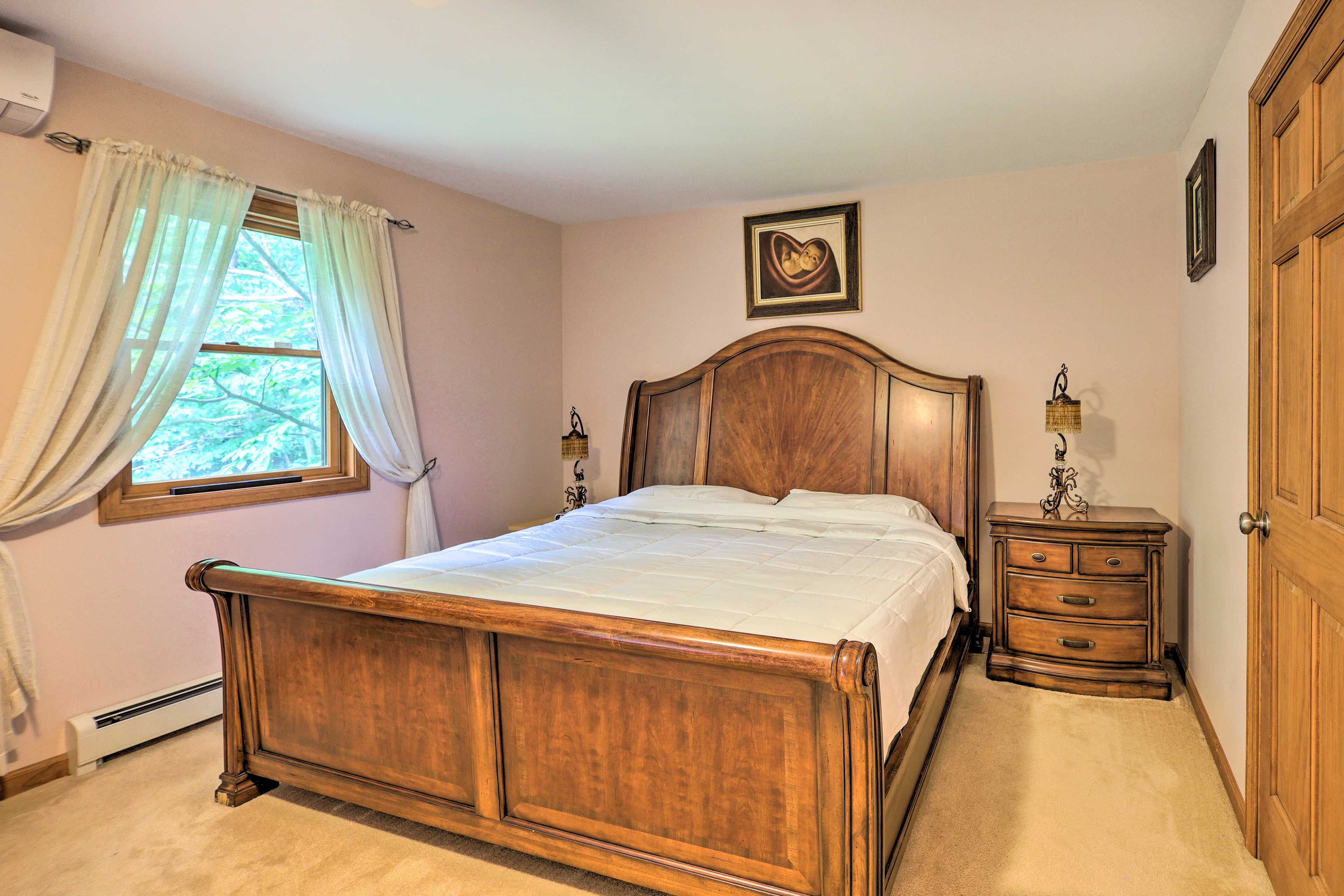 Bedroom 1 | King Bed | Linens & Towels | WFH Desk | Full En-Suite Bathroom