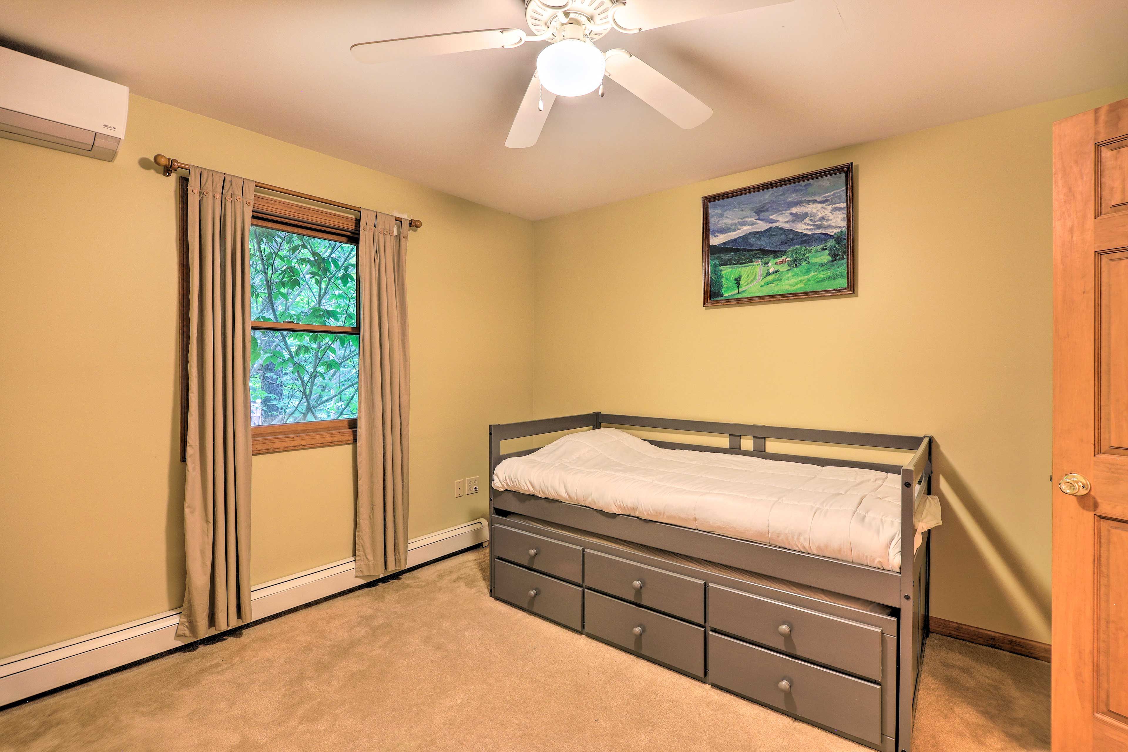 Bedroom 4 | Twin Bed | Twin Trundle Bed