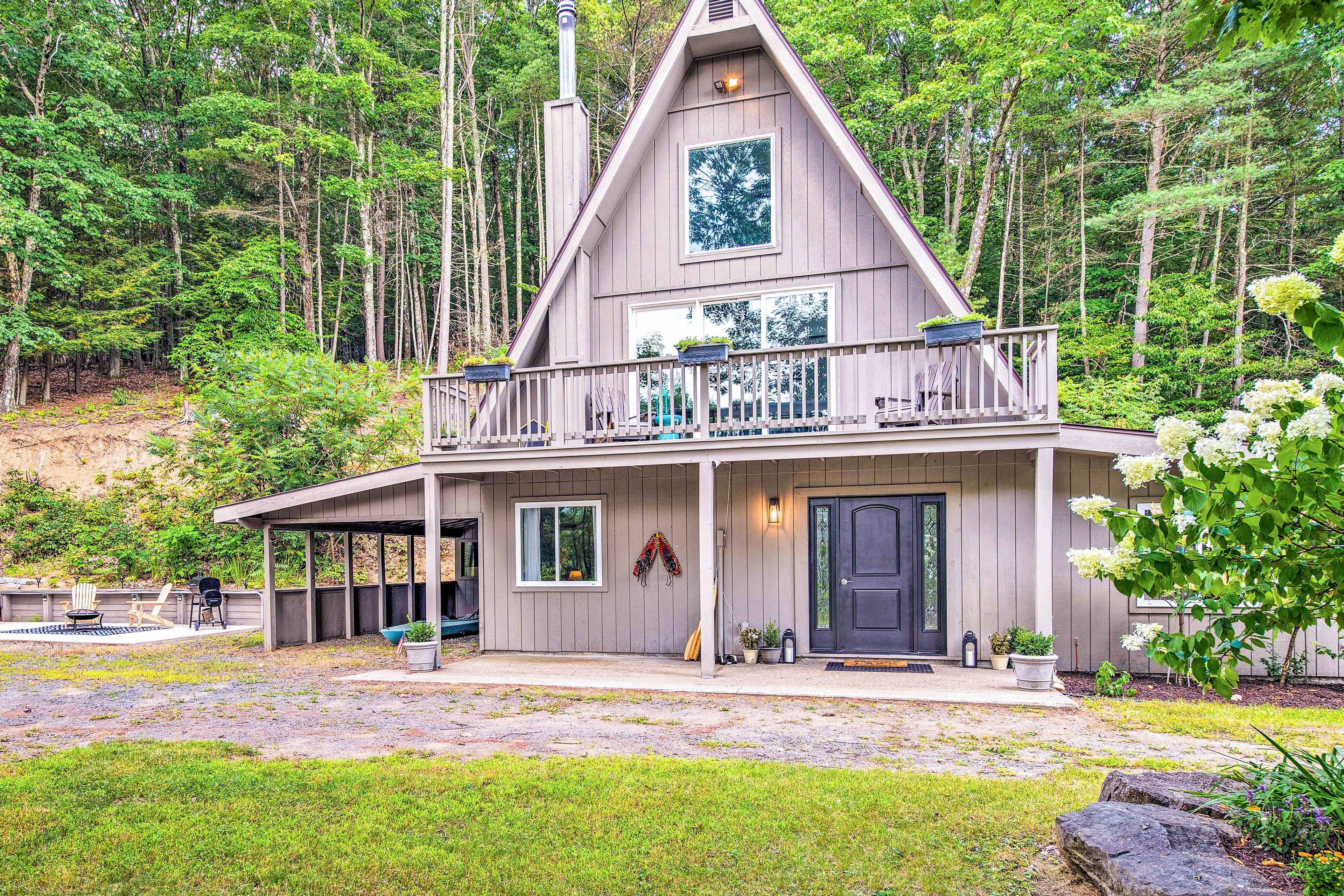Northville Vacation Rental | 2BR | 2BA | 1,400 Sq Ft | Stairs Required