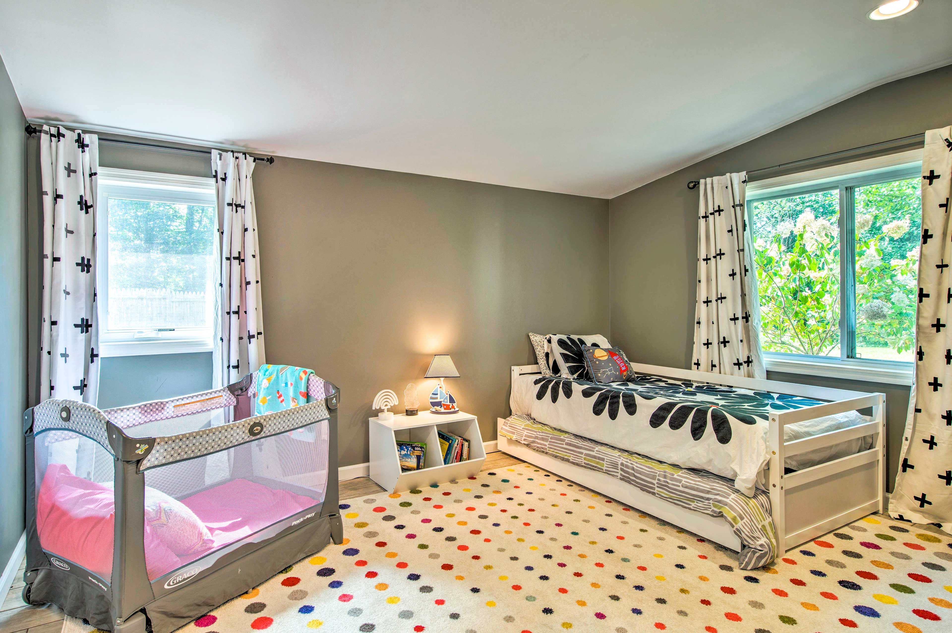 Bedroom 2 | Twin Bed w/ Twin Trundle | Pack 'n Play