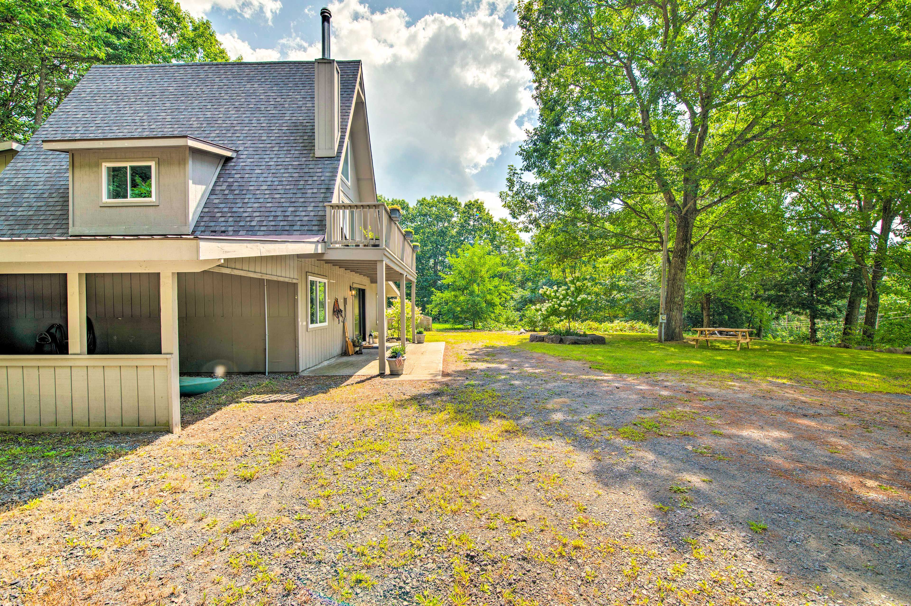 Front Yard | Outdoor Dining Table