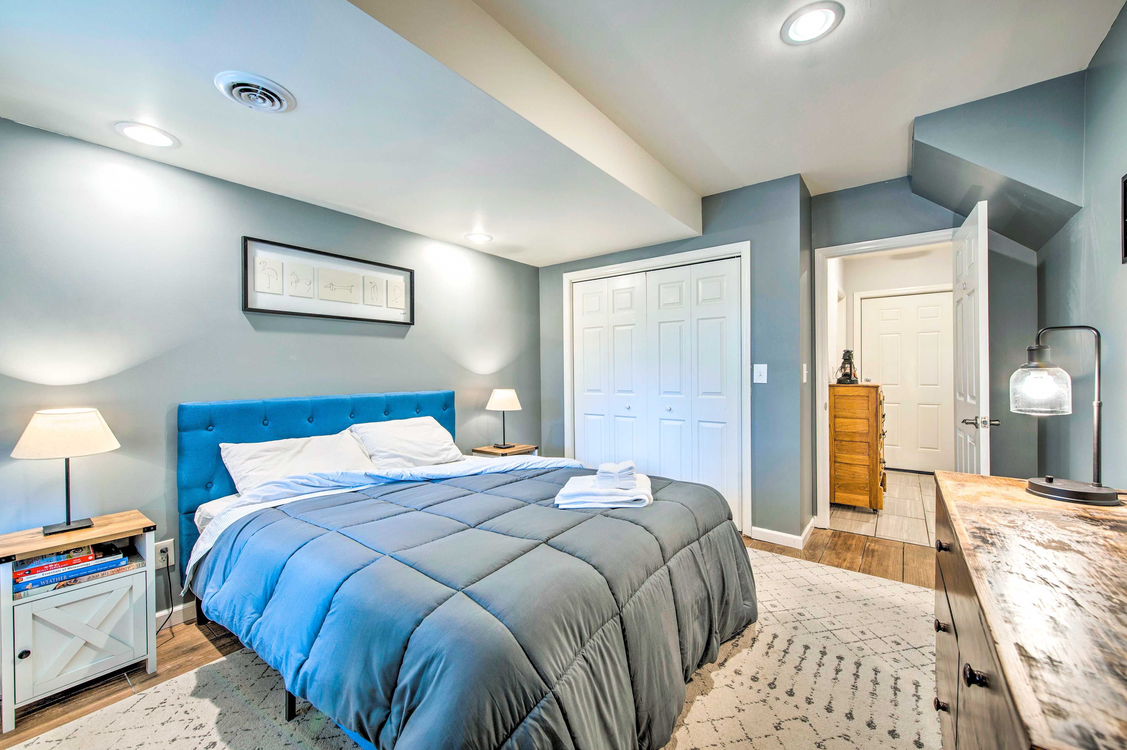 Bedroom 1 | Queen Bed | Main Level
