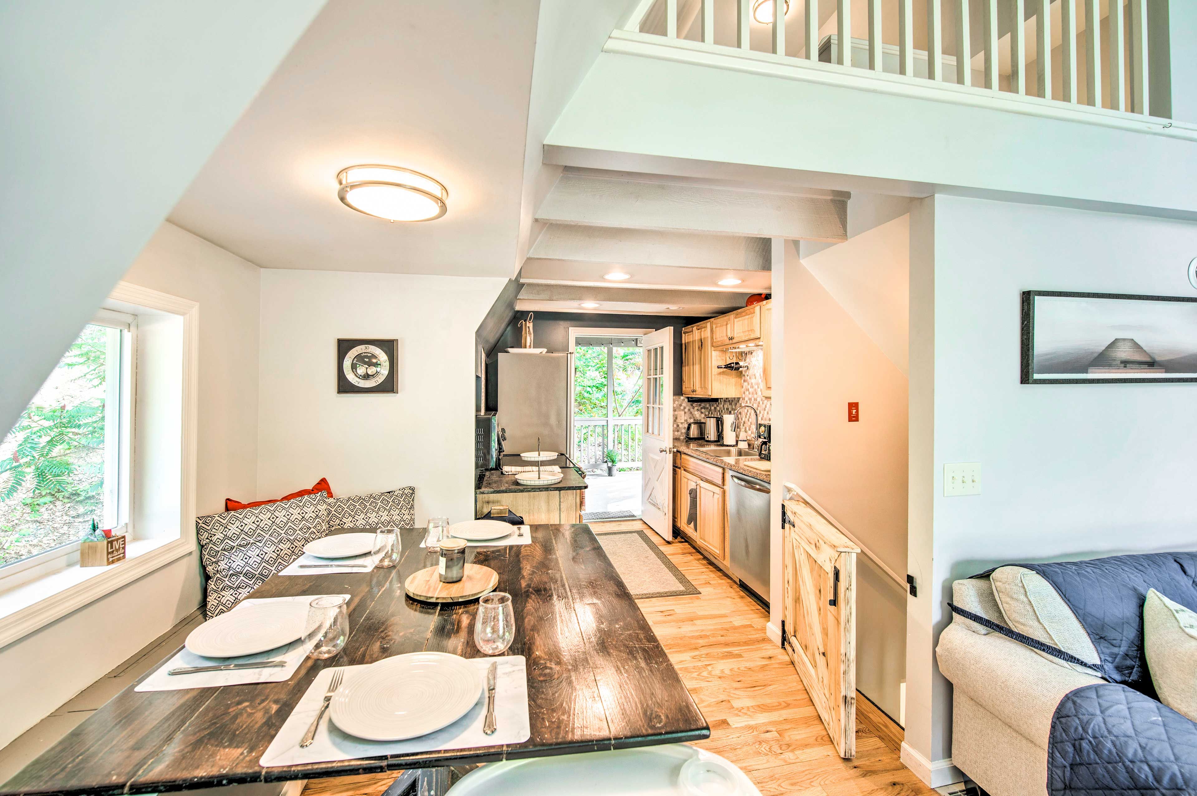 Dining Room | Dishware/Flatware Provided