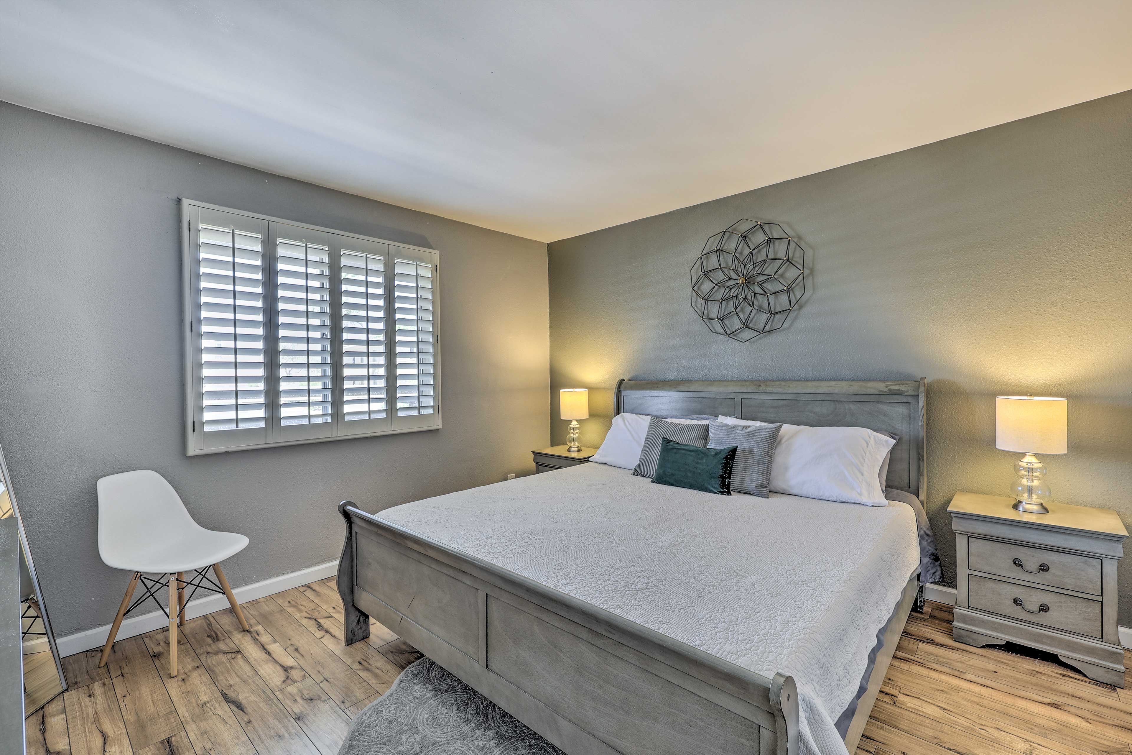 Bedroom 2 | King Bed | Smart TV w/ Cable