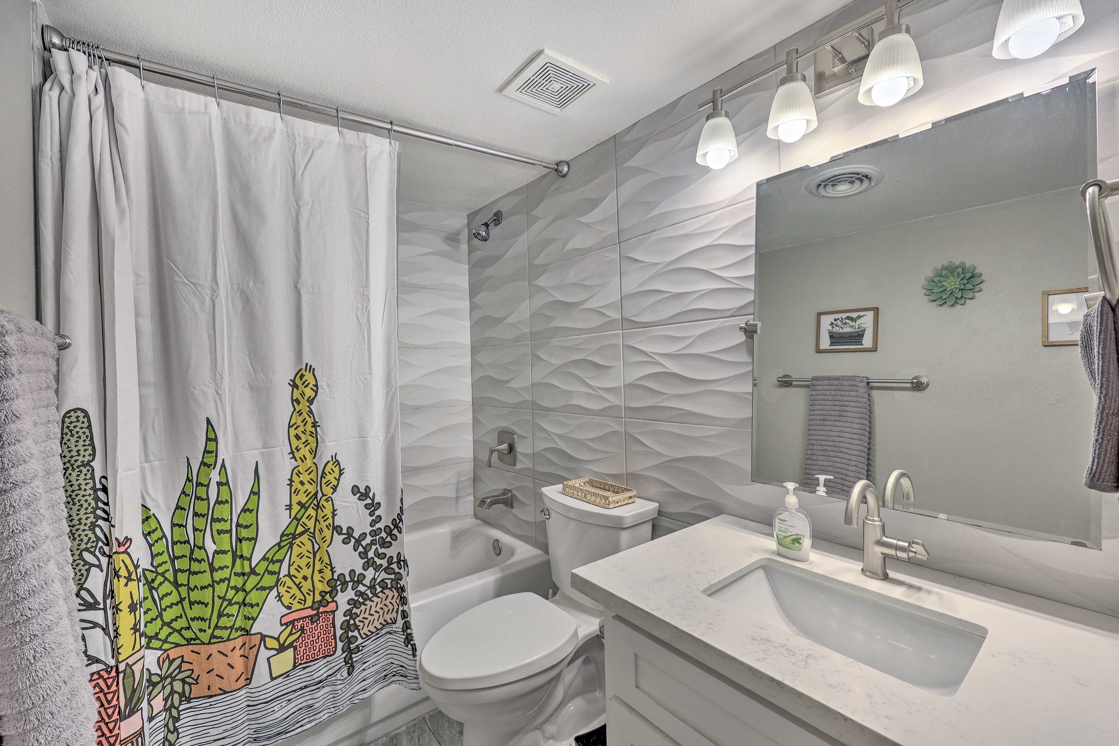 Bathroom | Towels Provided | Complimentary Toiletries | Hair Dryer