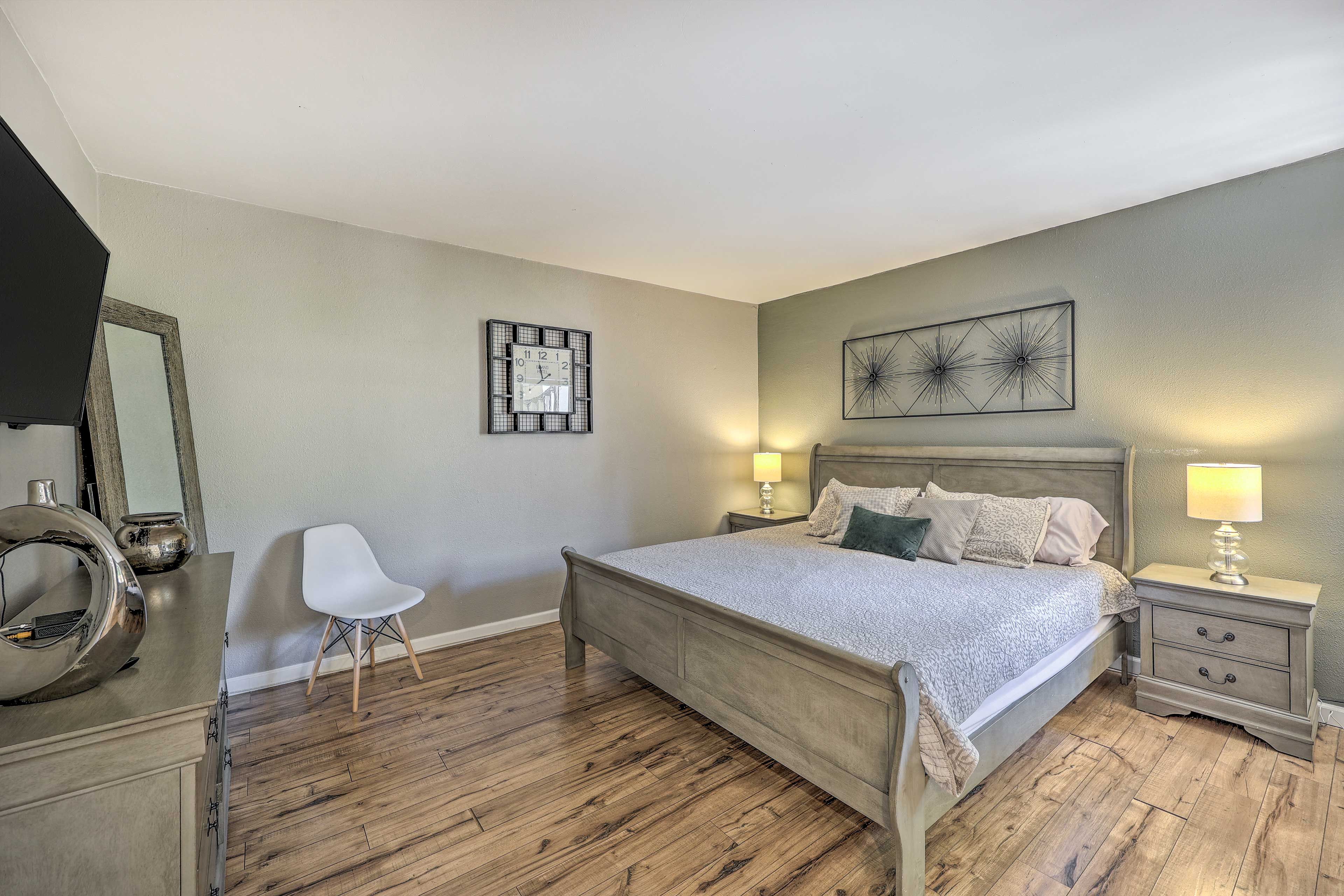 Bedroom 1 | King Bed | Linens Provided | Smart TV w/ Cable