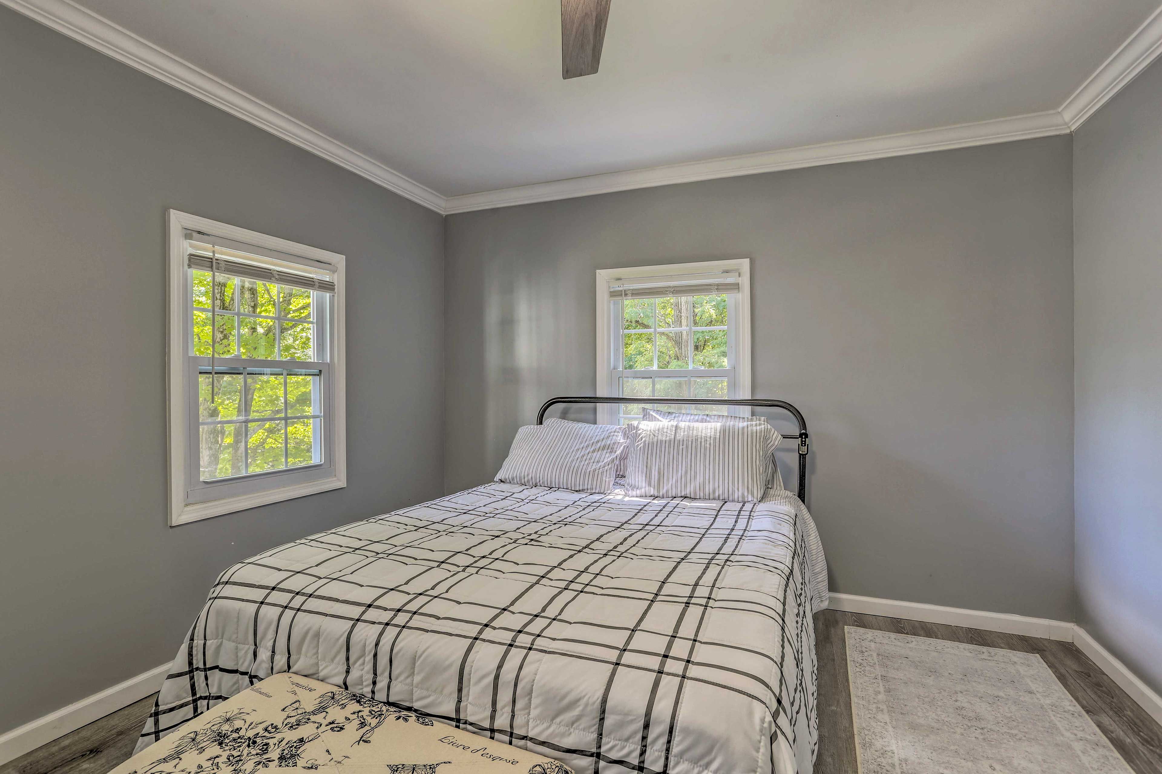 Bedroom 2 | Queen Bed