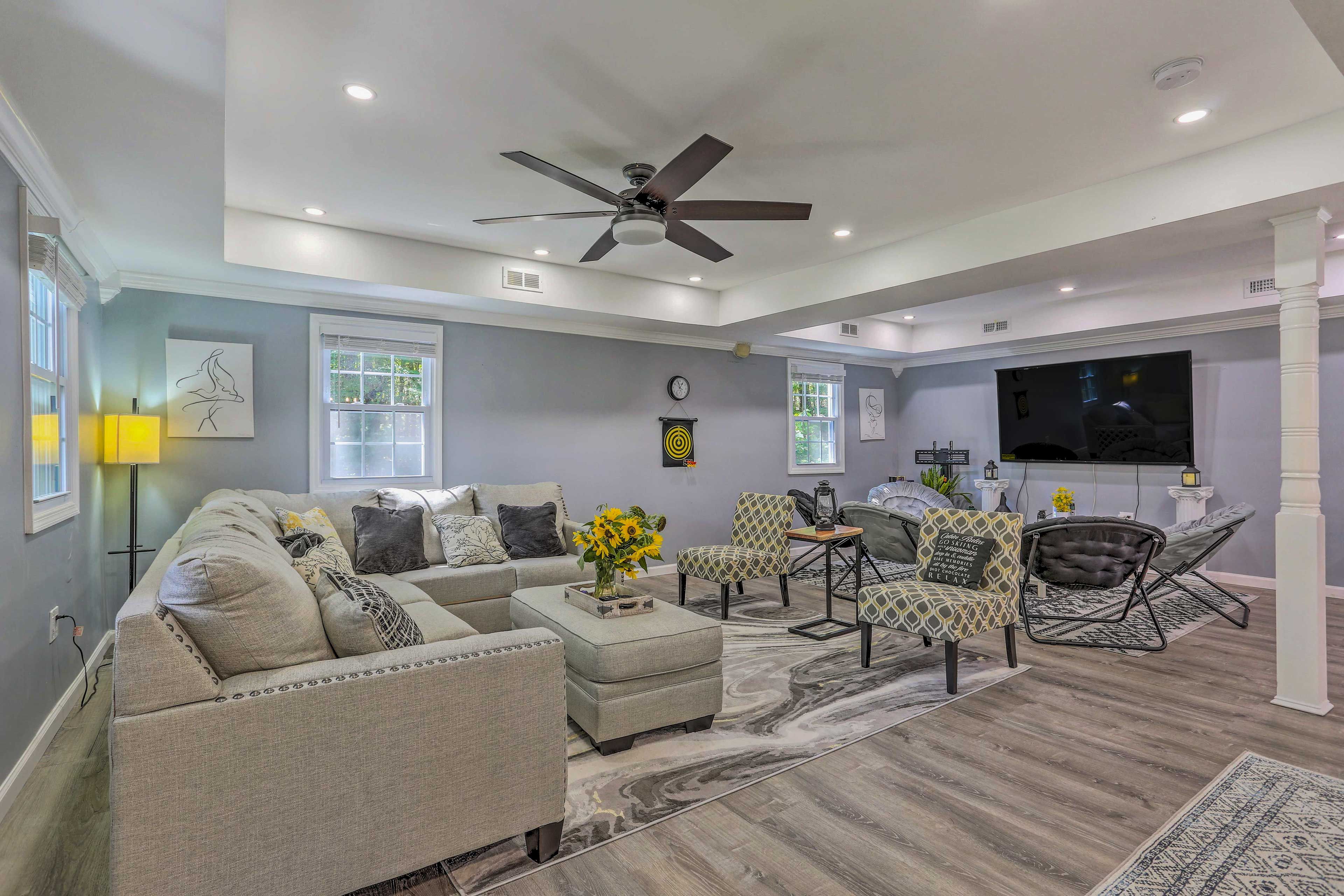 Living Room | Free WiFi | Smart TV | Central A/C