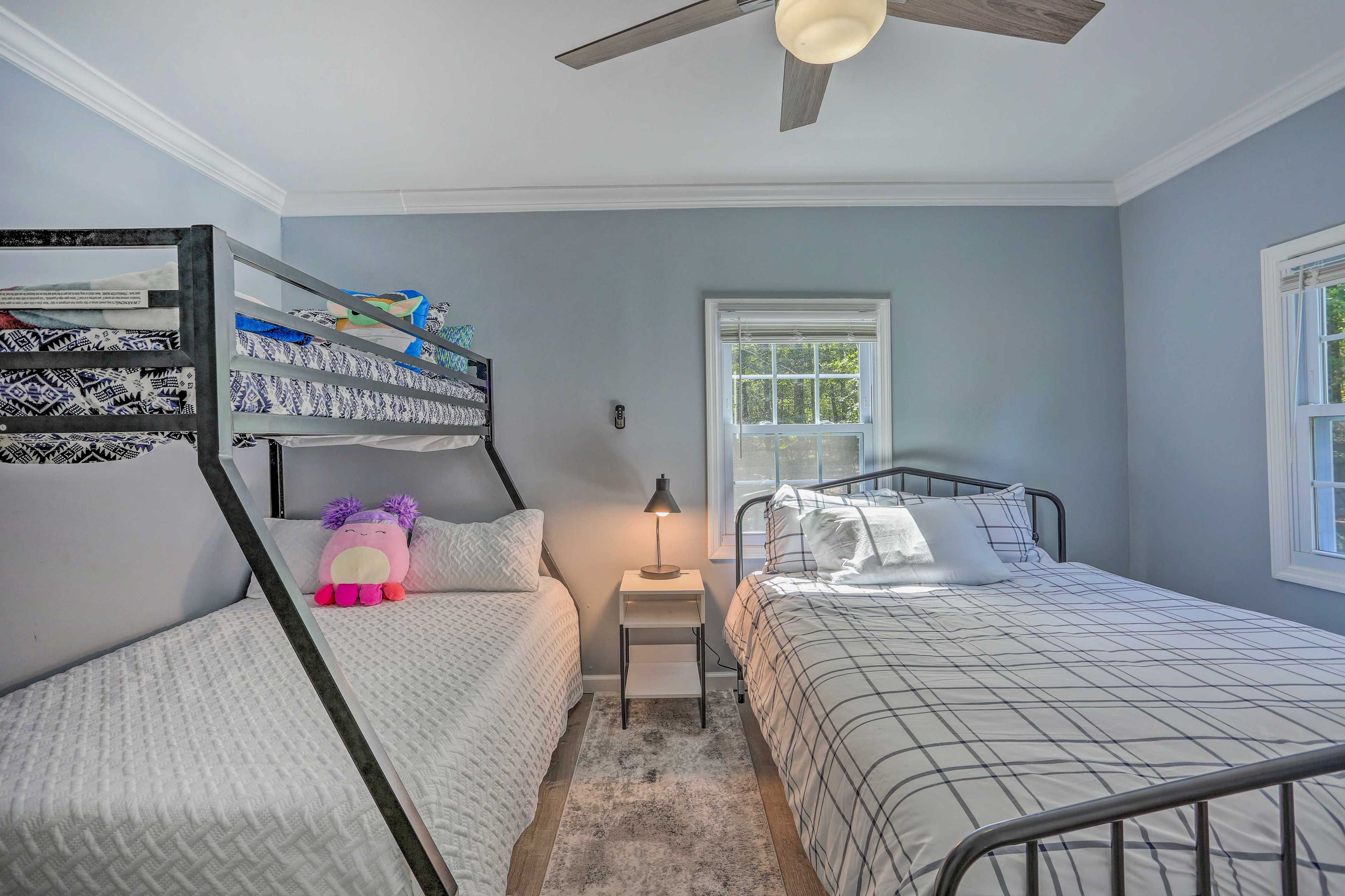 Bedroom 4 | Queen Bed | Twin/Full Bunk Bed
