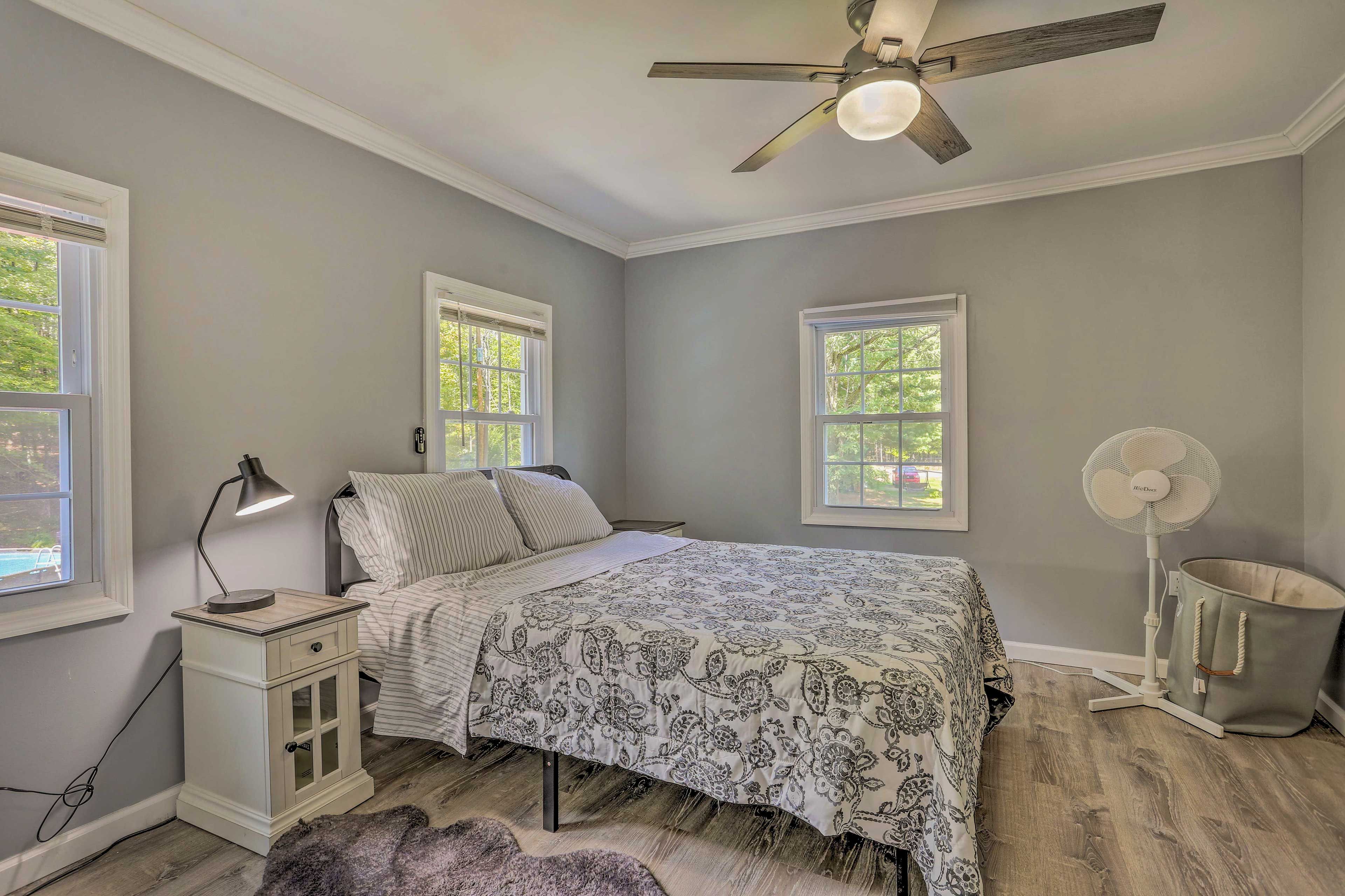 Bedroom 1 | Queen Bed