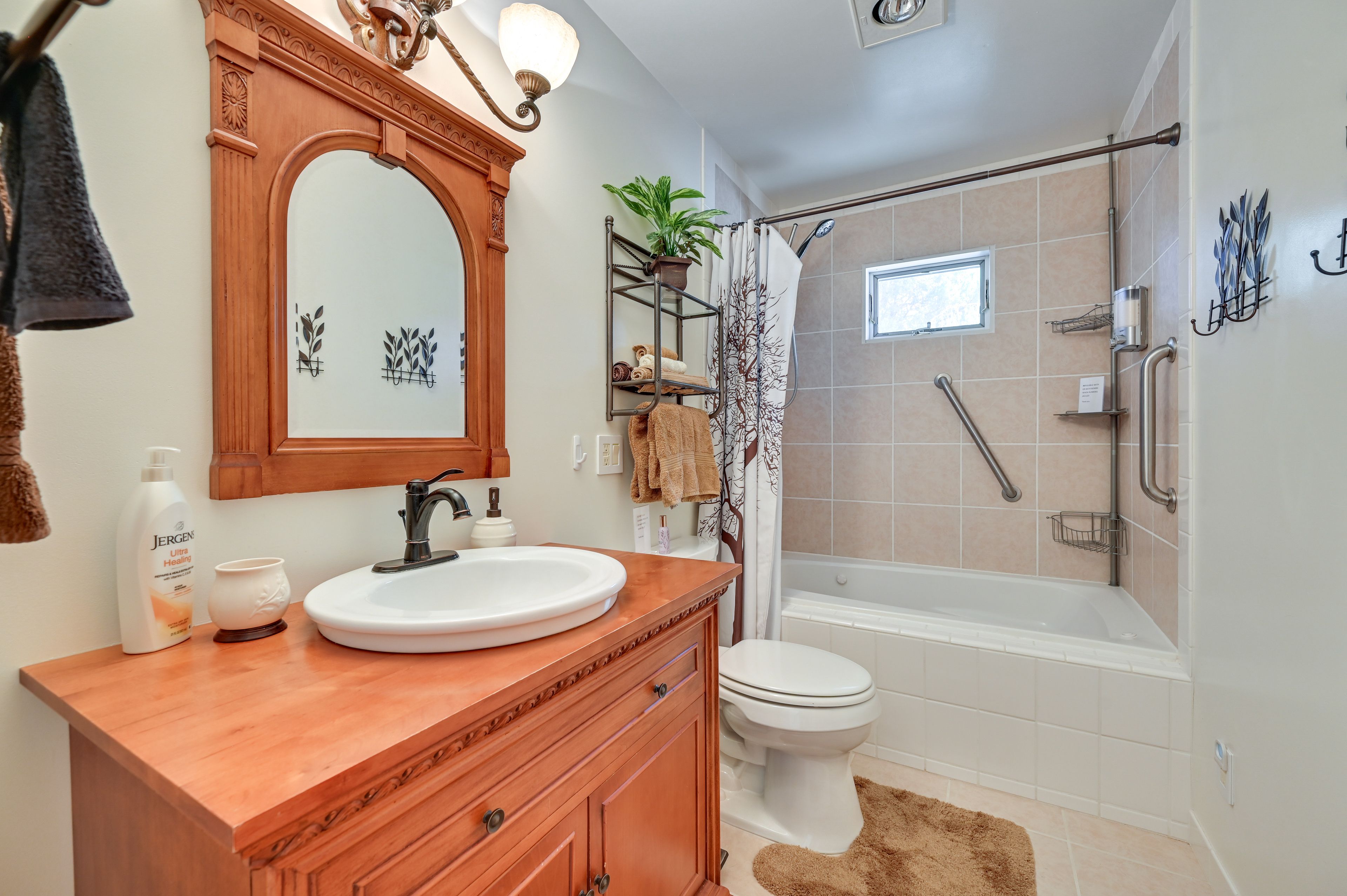 Full Bathroom