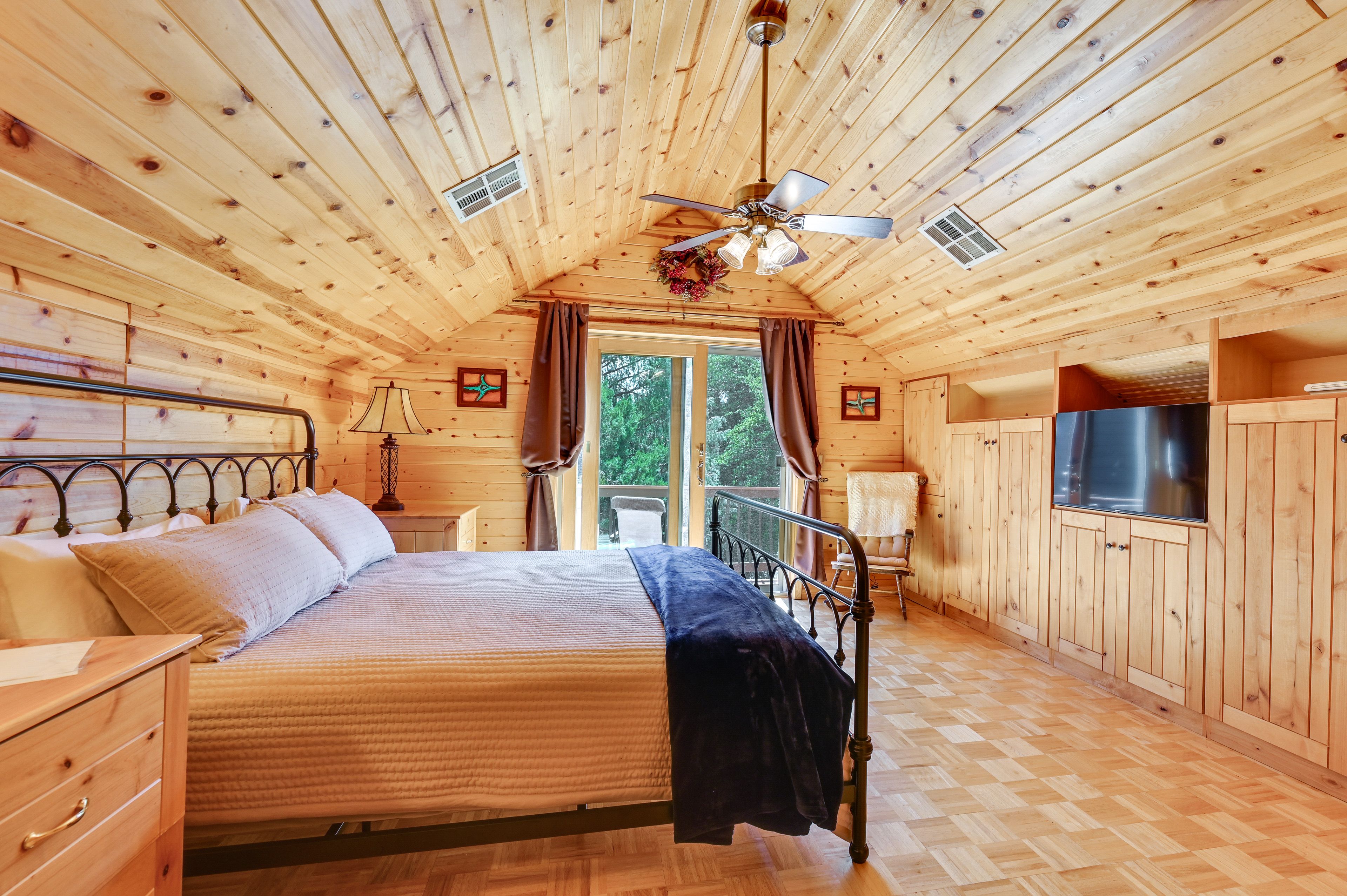Bedroom 1 | King Bed