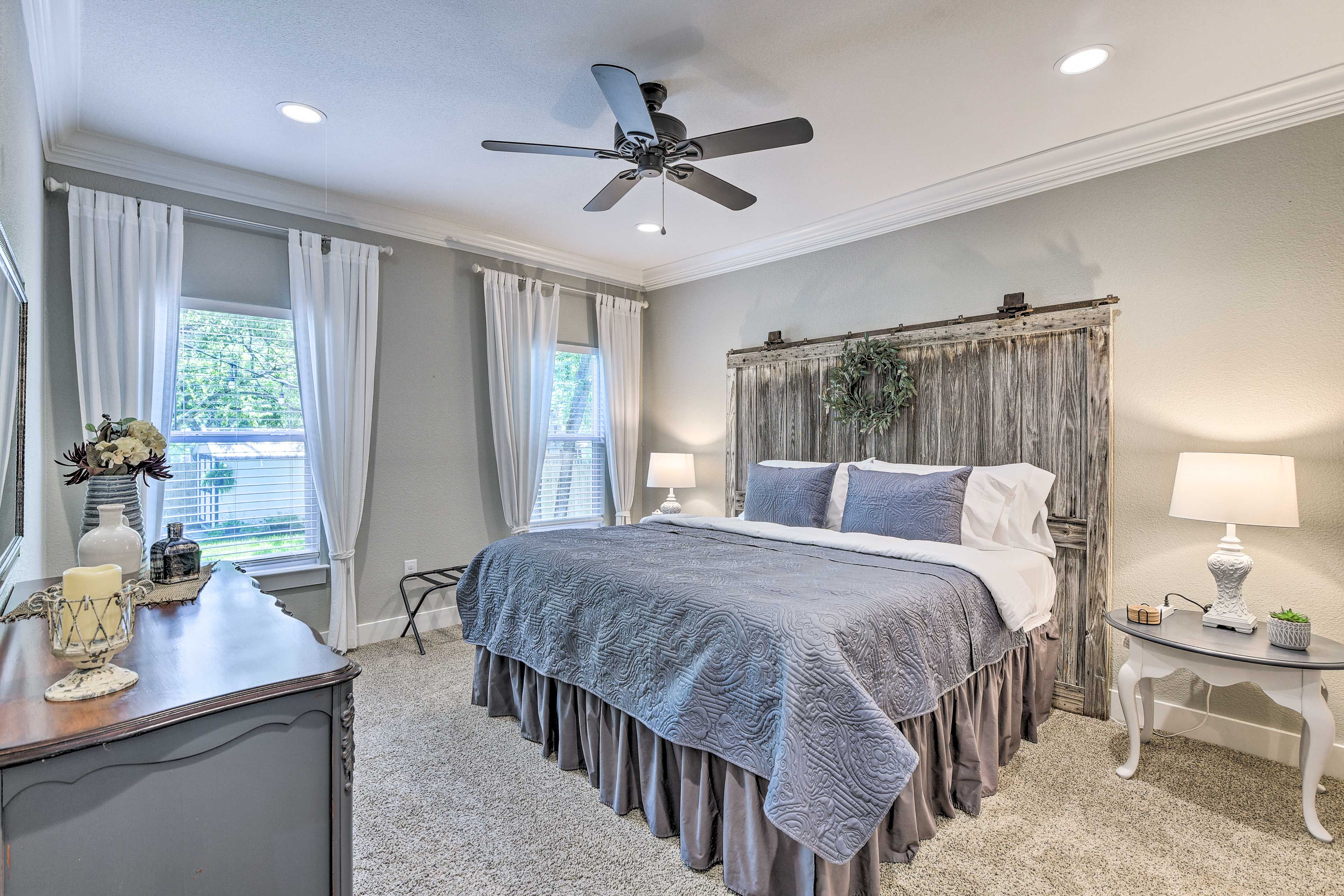 Bedroom 1 | King Bed | Linens Provided | En-Suite Bathroom