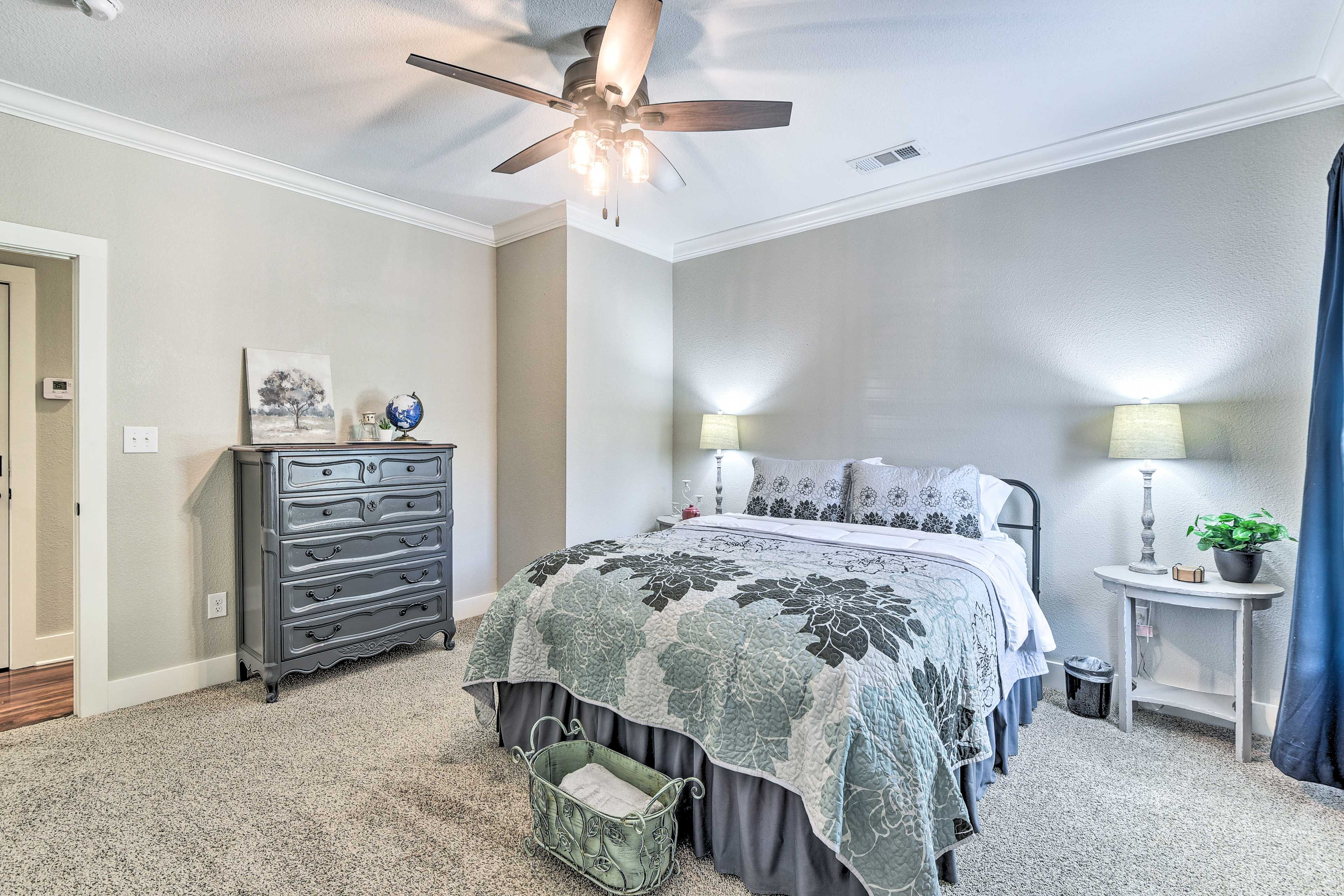 Bedroom 2 | Queen Bed | Hangers
