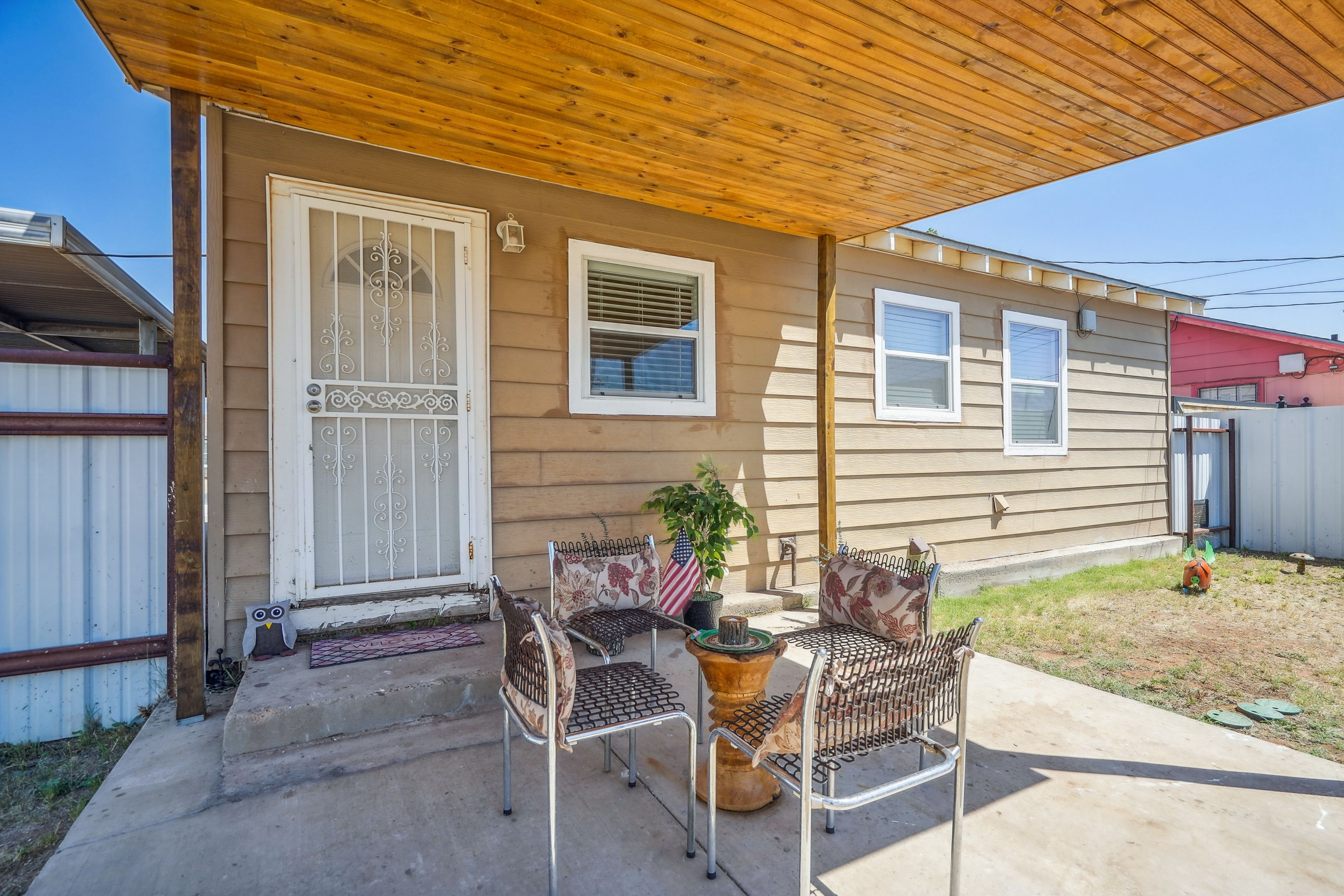 Backyard | Outdoor Seating