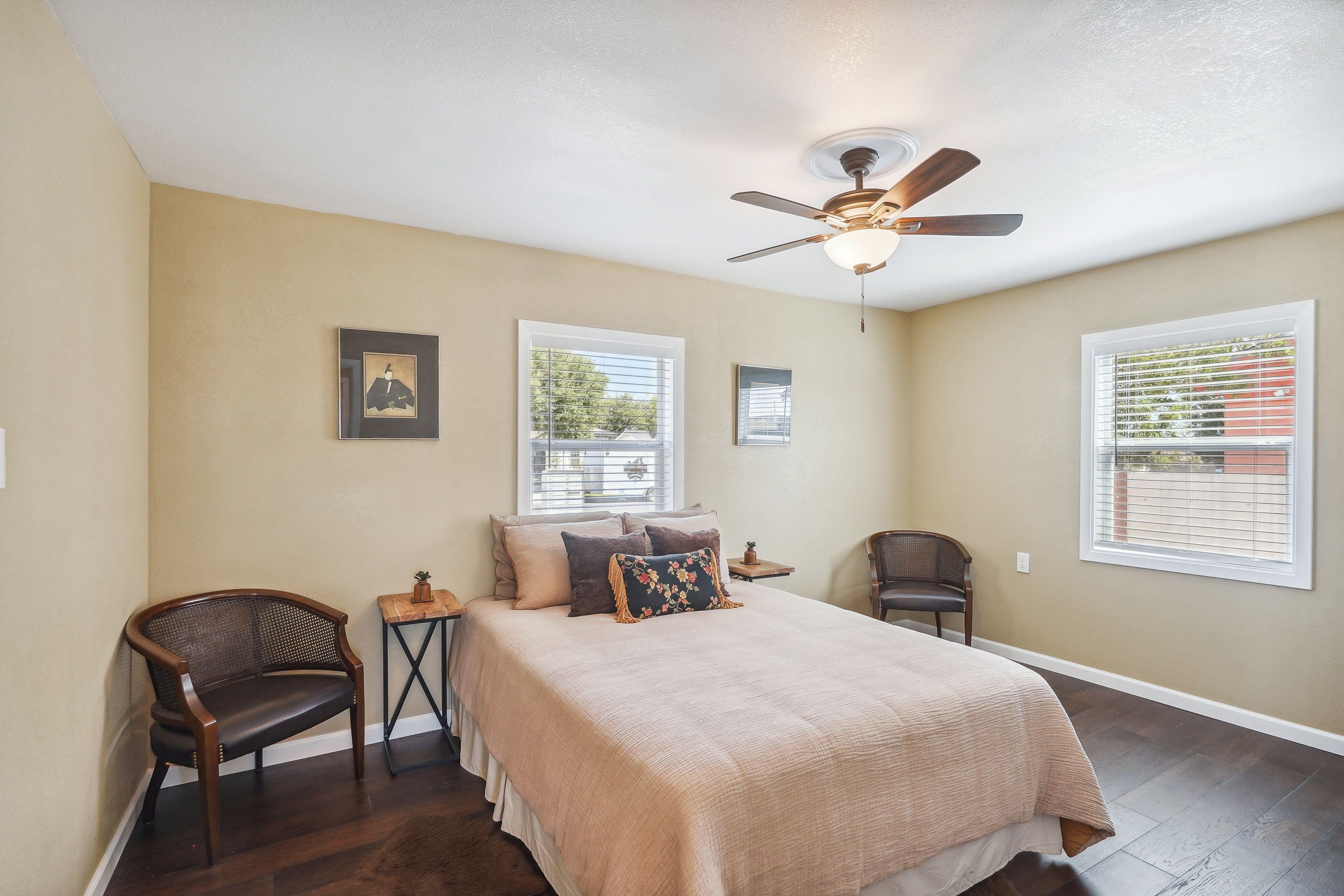 Bedroom 1 | Queen Bed