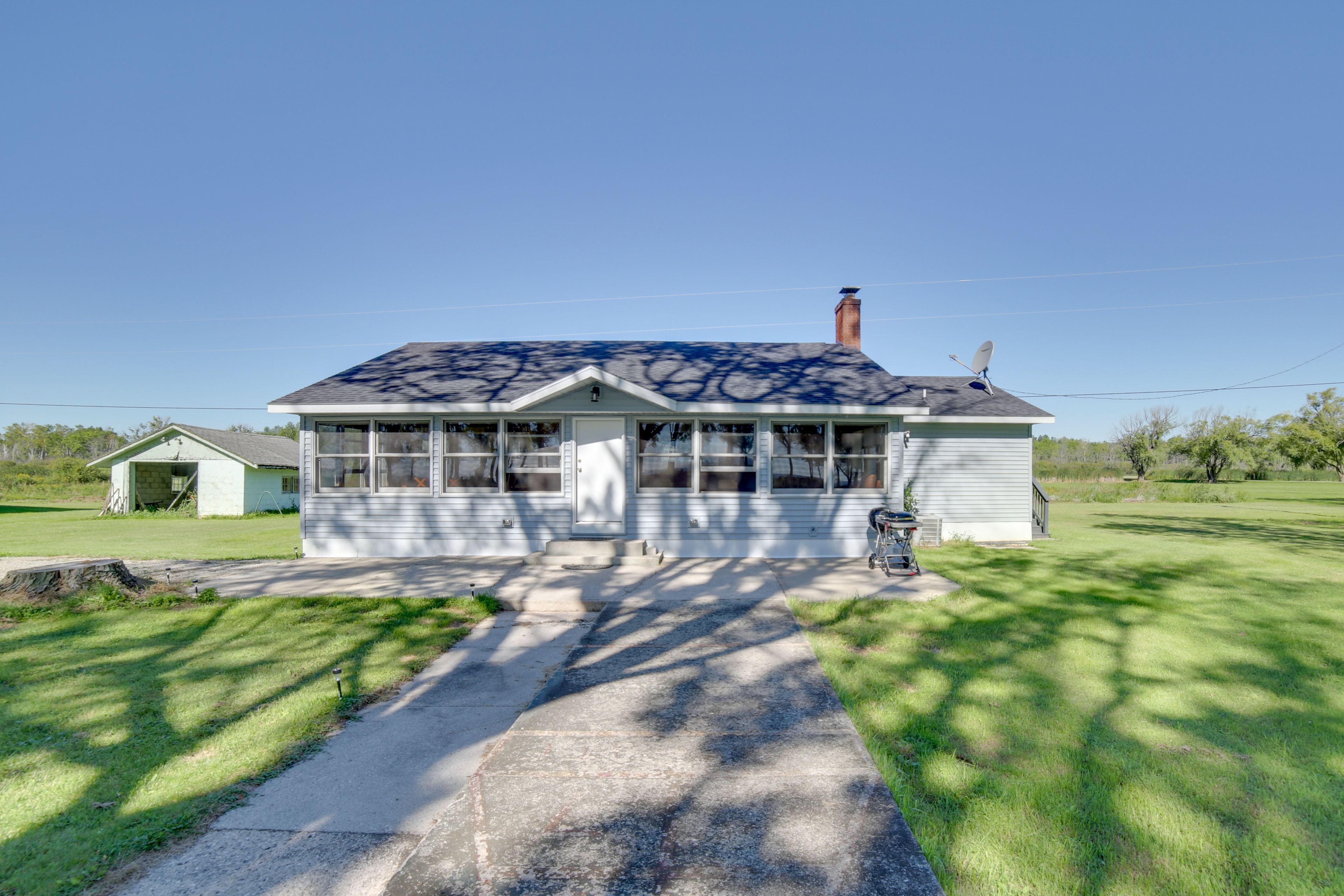 Cottage Exterior | Front Entrance | 3 Steps to Enter