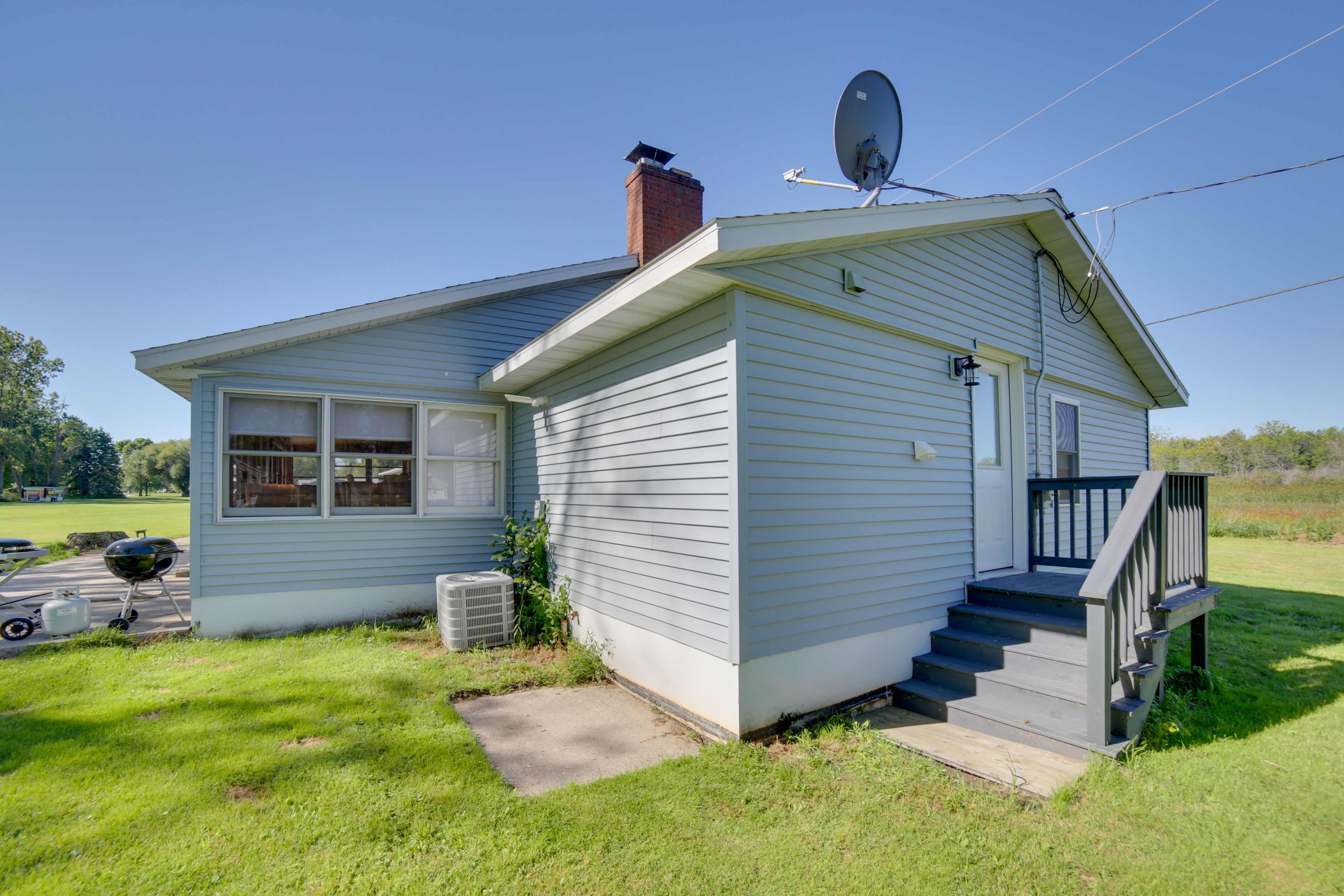 Cottage Exterior | Back Entrance | 5 Steps to Enter