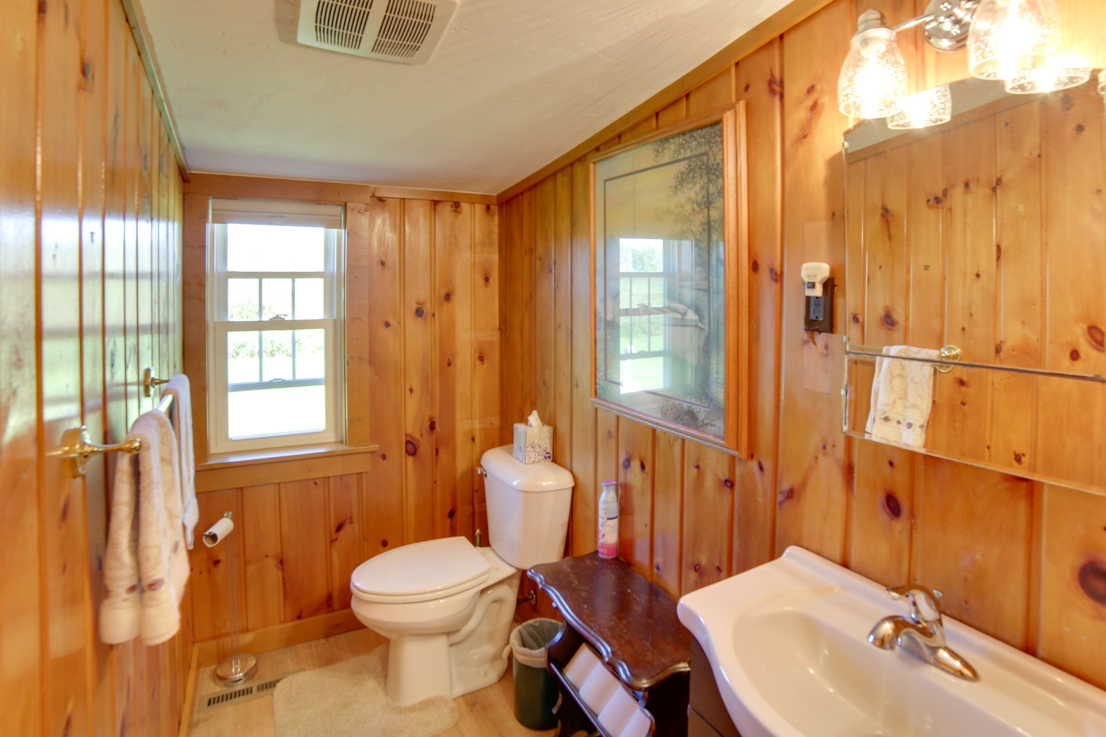 Half Bathroom | Main Level | Towels Provided