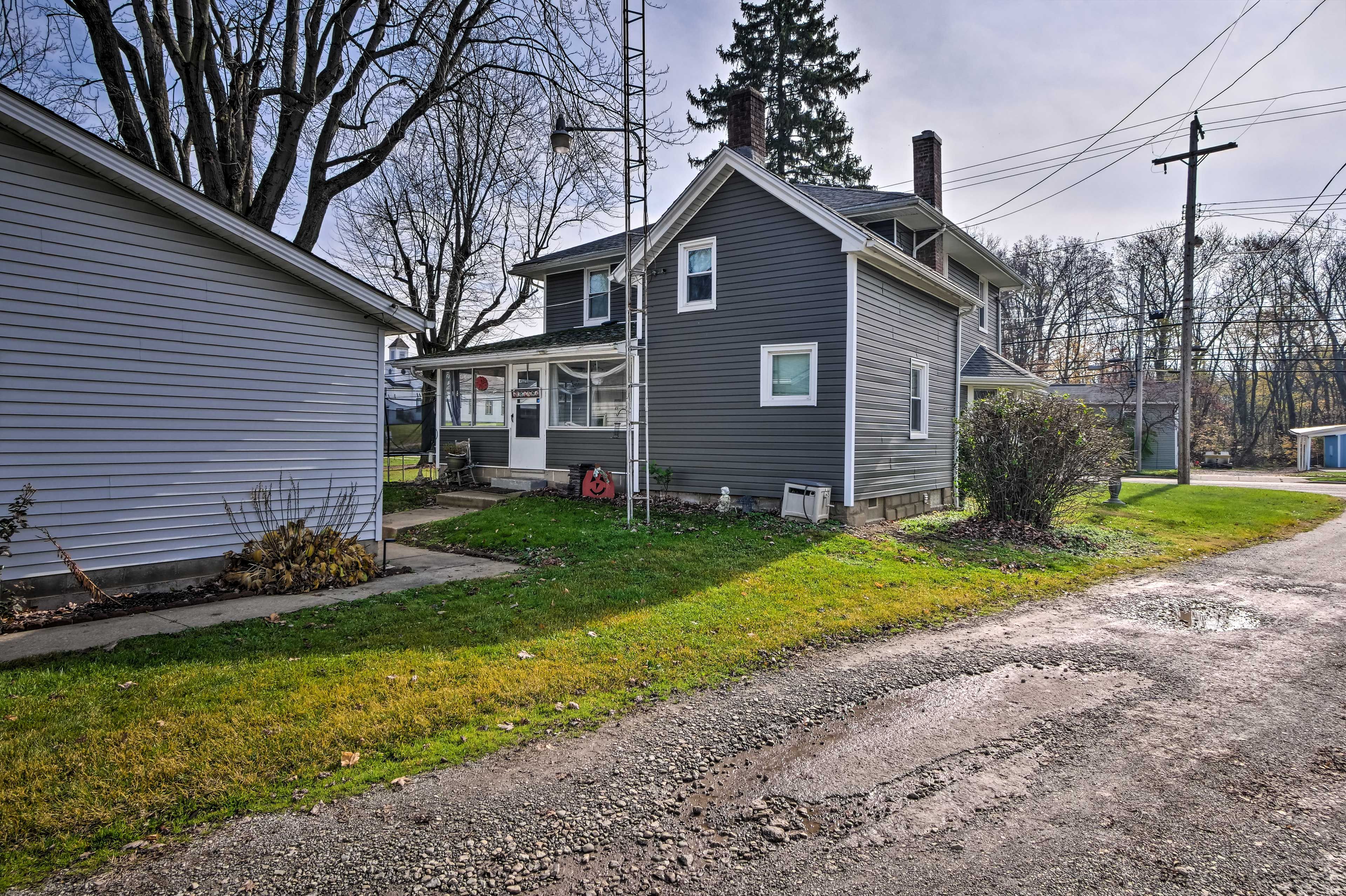 Exterior | 2 Steps to Enter