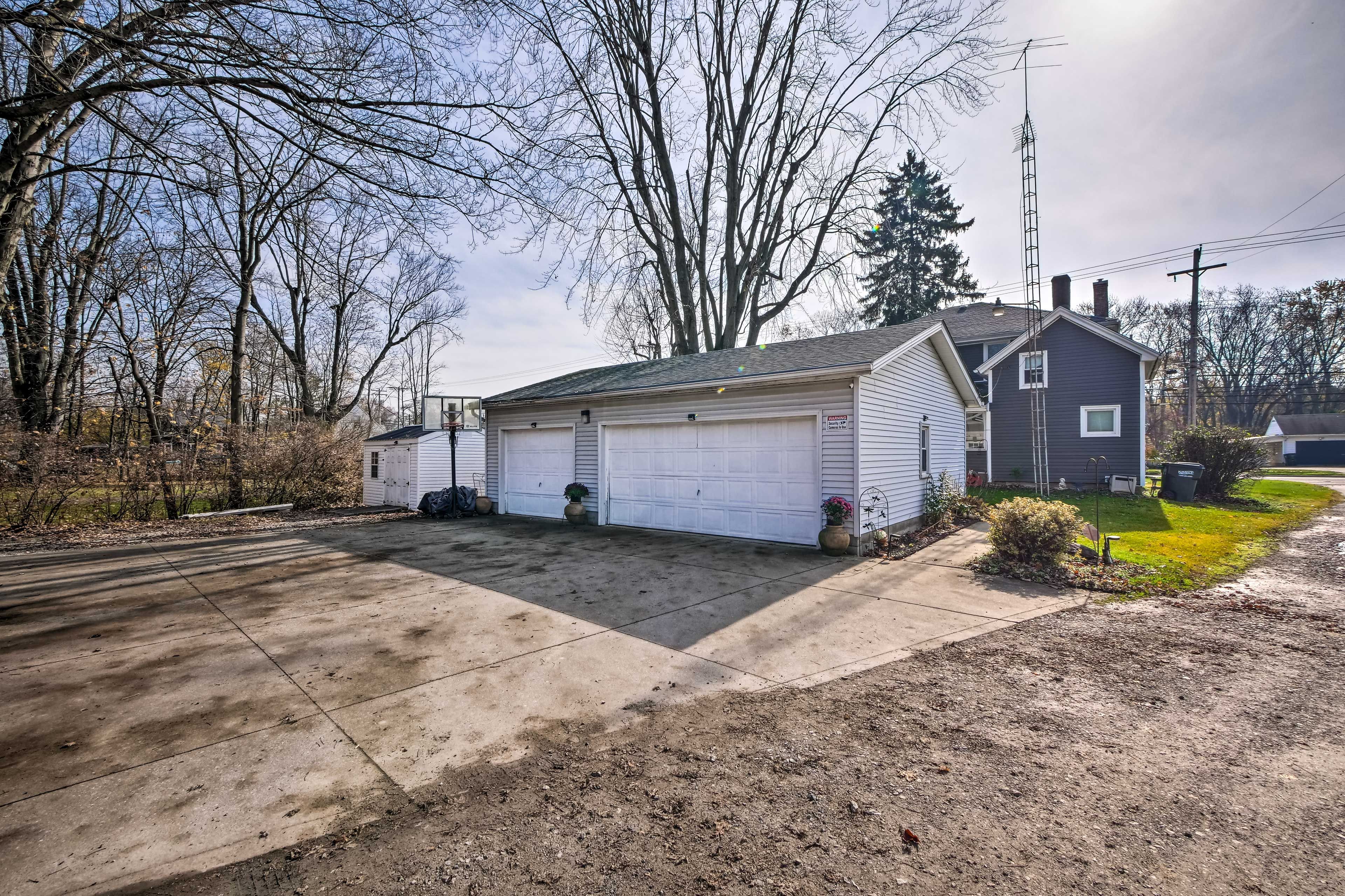 Parking | Garage (2 Vehicles) | Driveway (6 Vehicles) | Trailer Parking