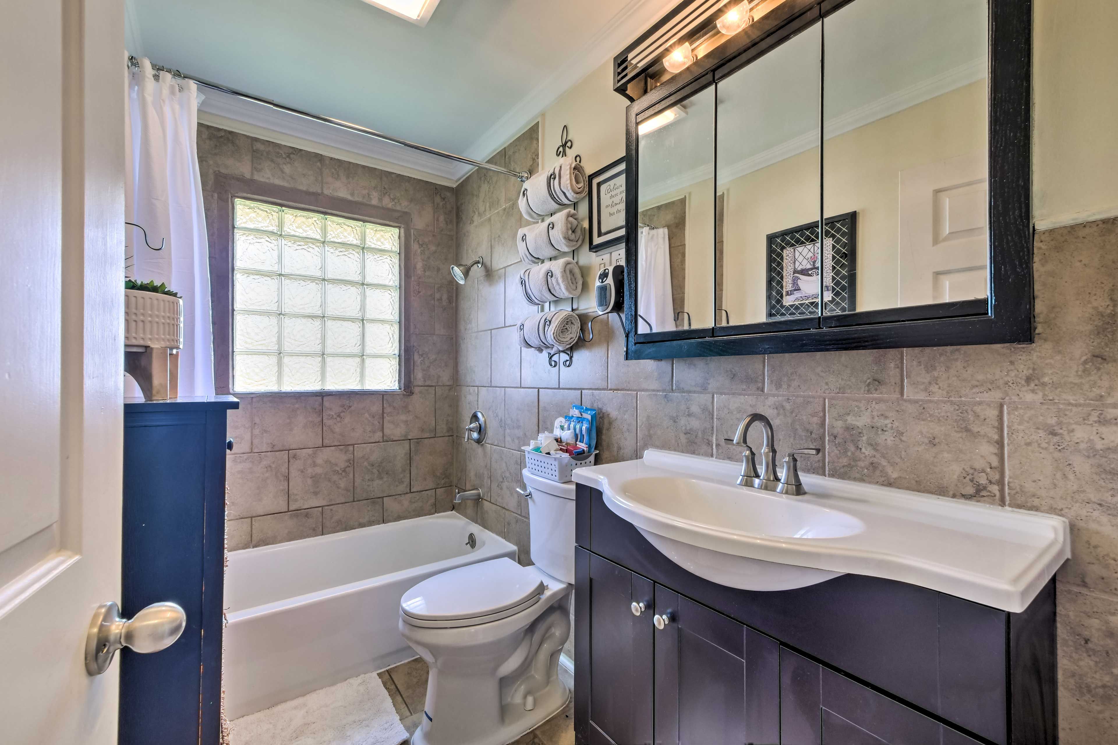 Full Bathroom | Towels & Linens Provided