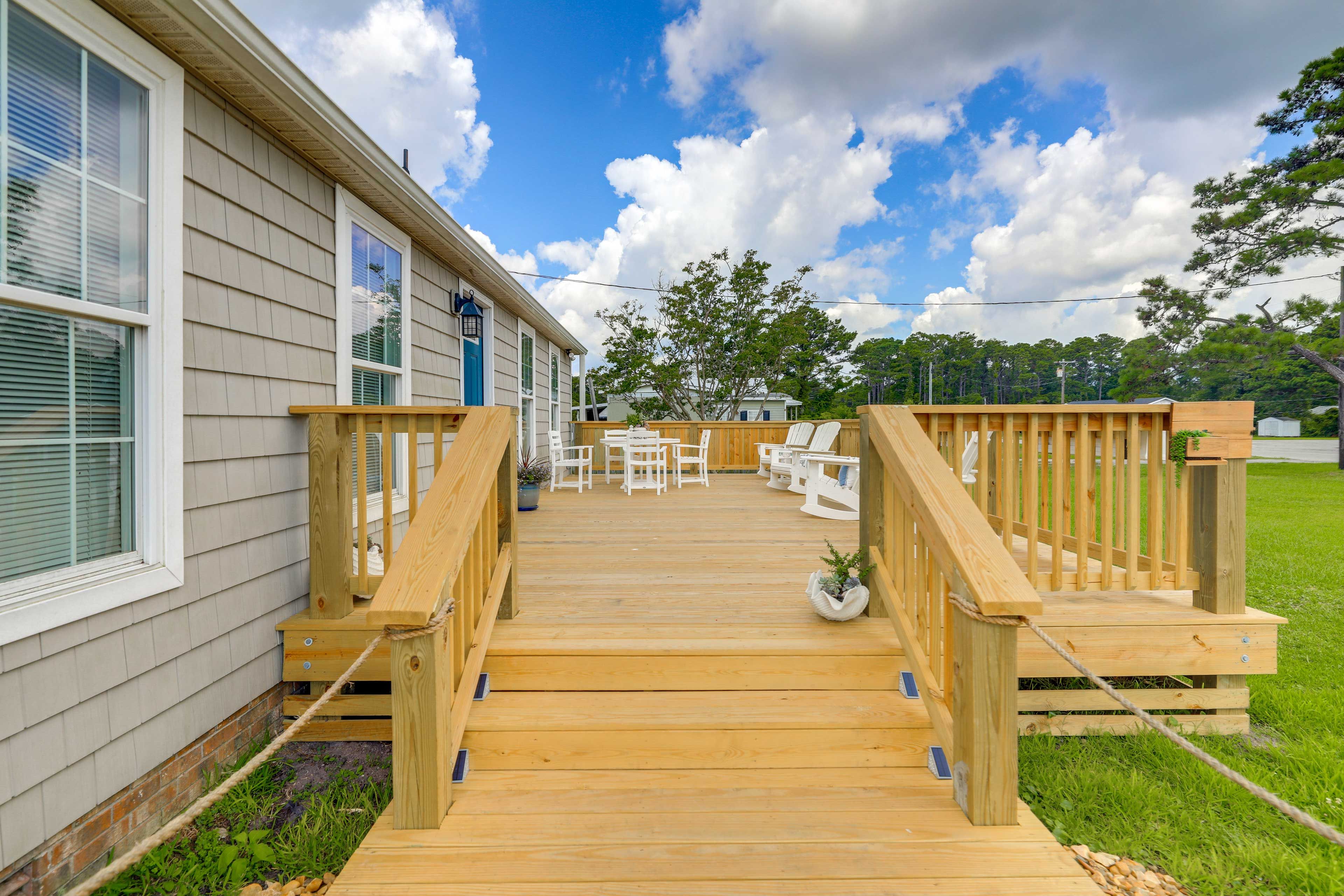 Front Deck | Entry