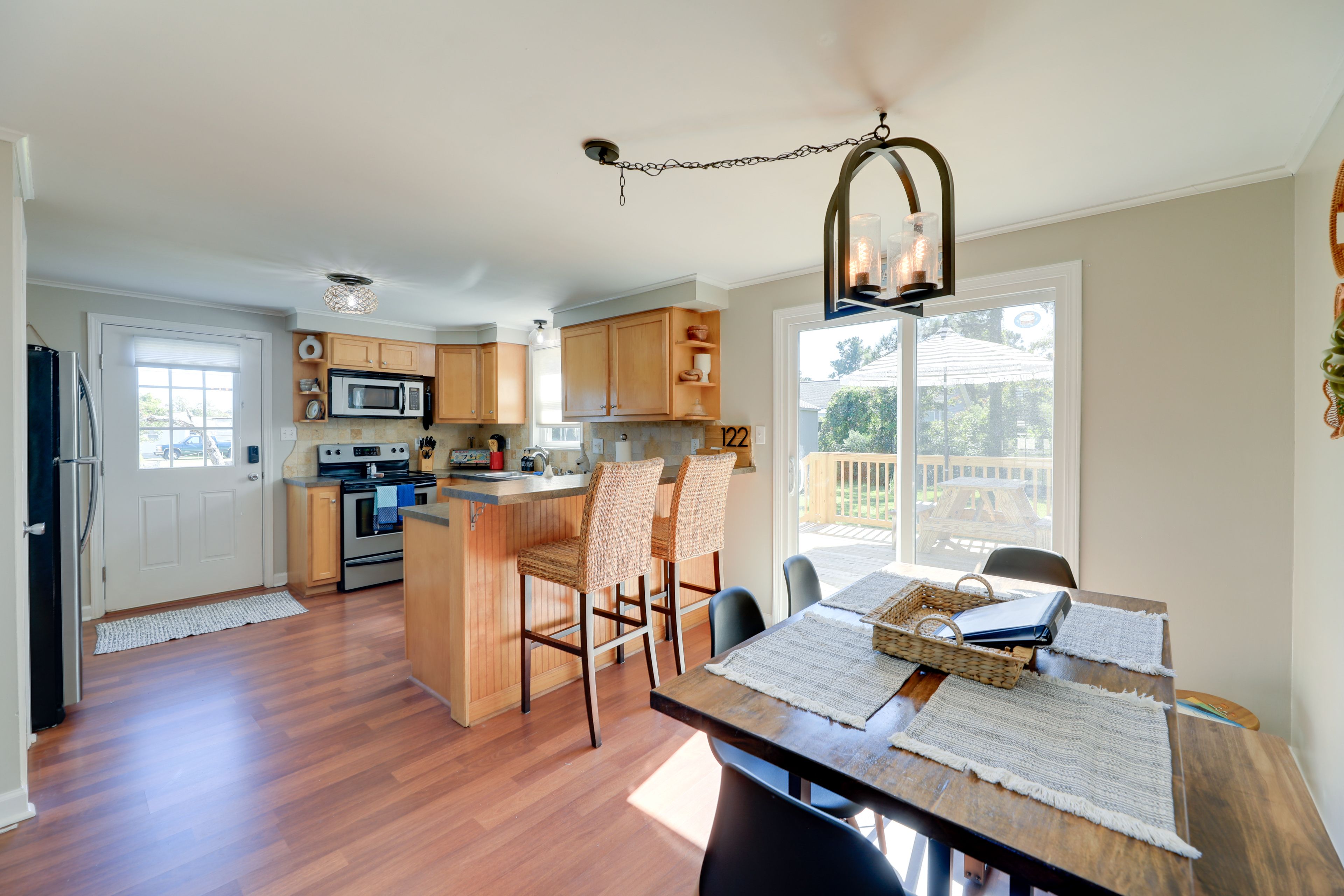 Dining Area | Dishware/Flatware