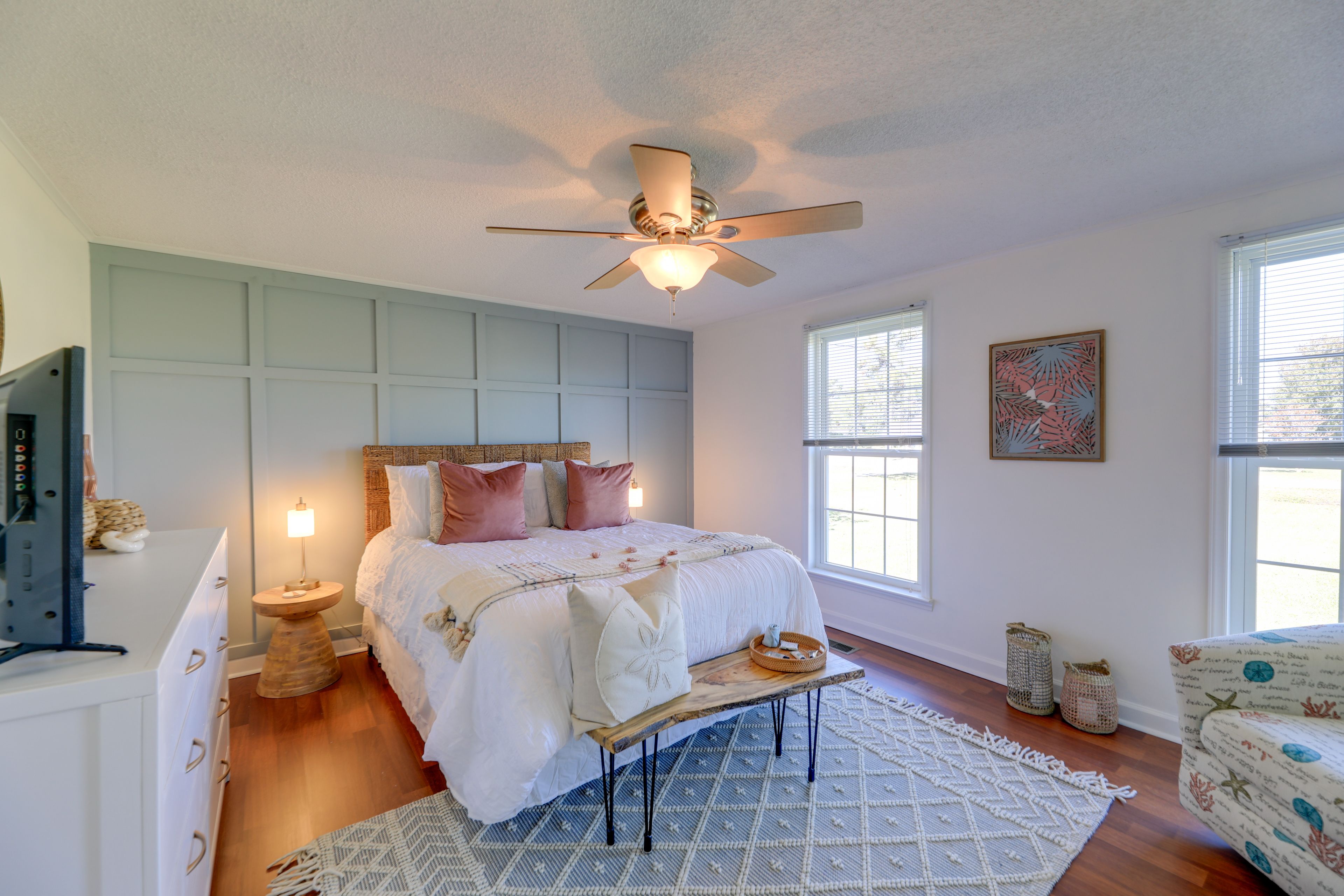 Bedroom 1 | Queen Bed | Smart TV | 1st Floor