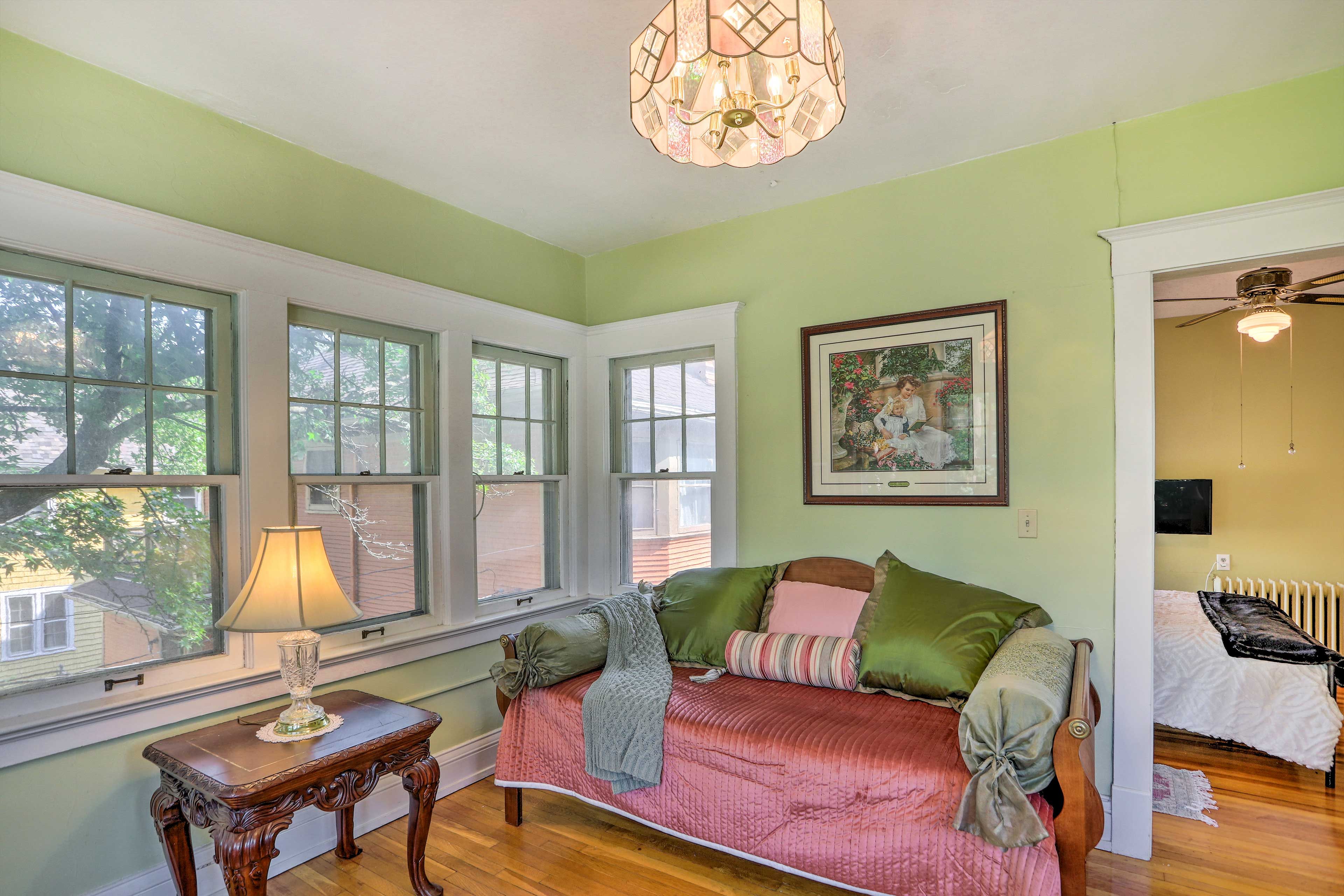 Bedroom 1 Sleeping Nook | Twin Daybed