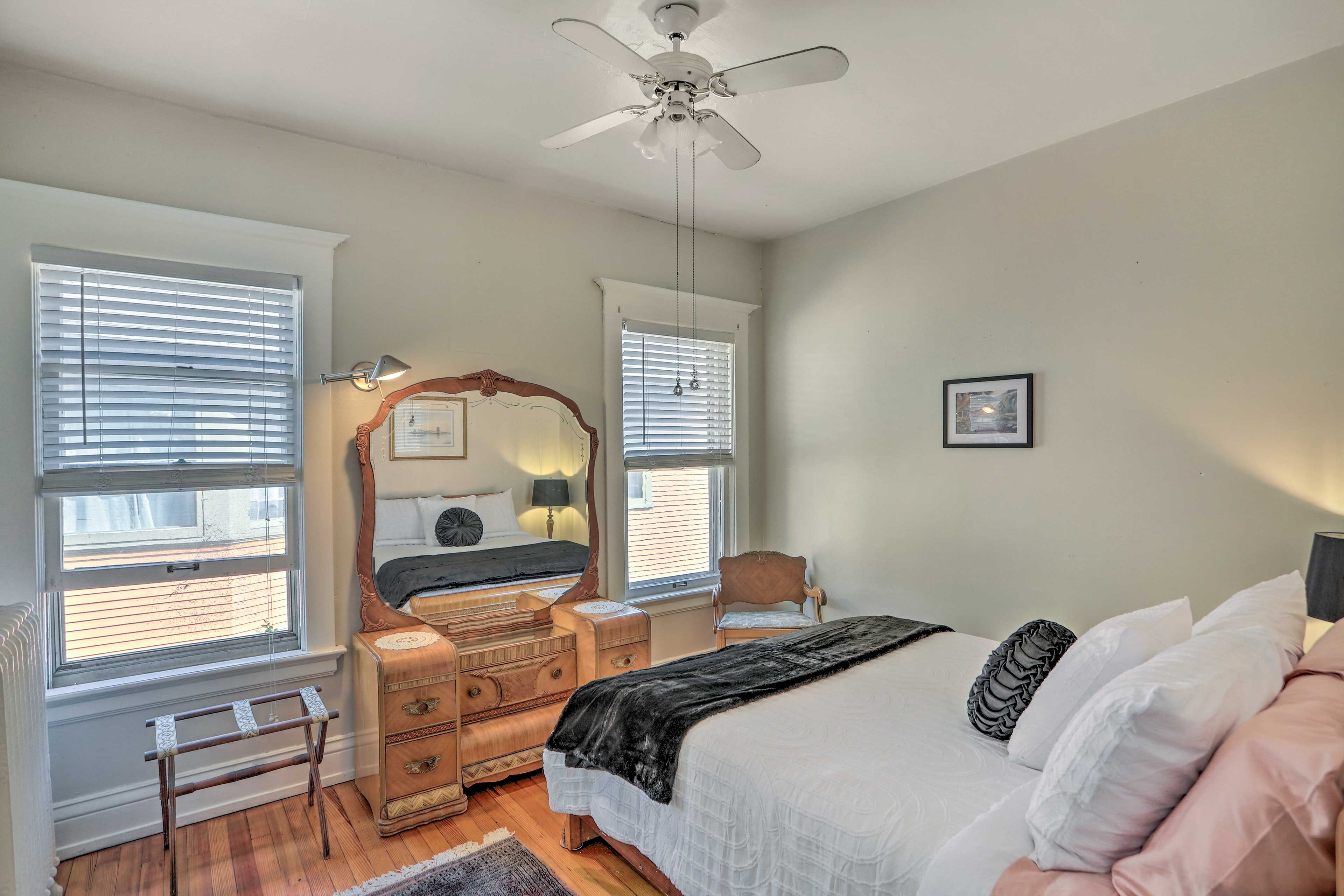 Bedroom 2 | Full Bed | Twin Air Mattress