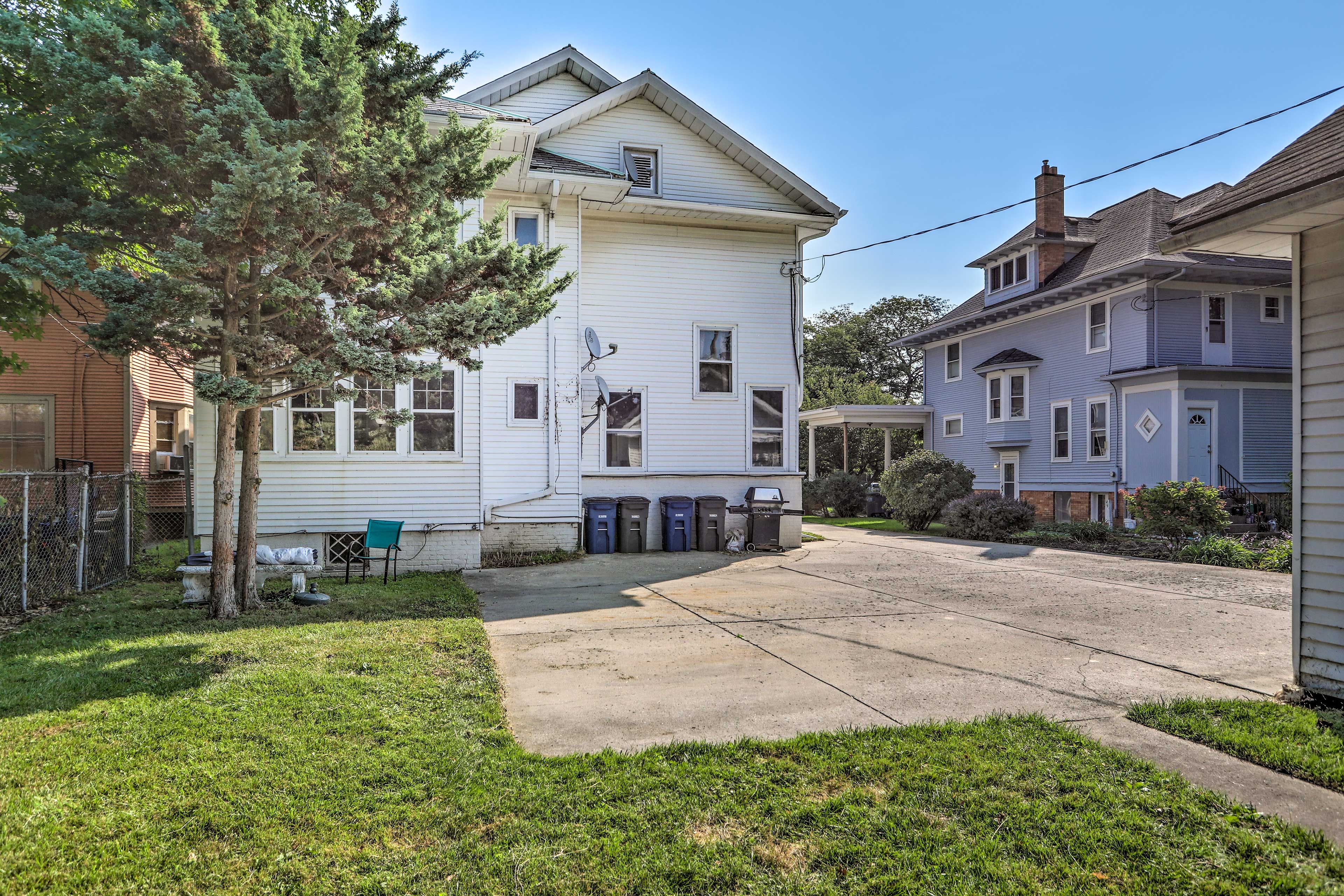 Assigned Driveway Parking (1 Vehicle) | Free Street Parking