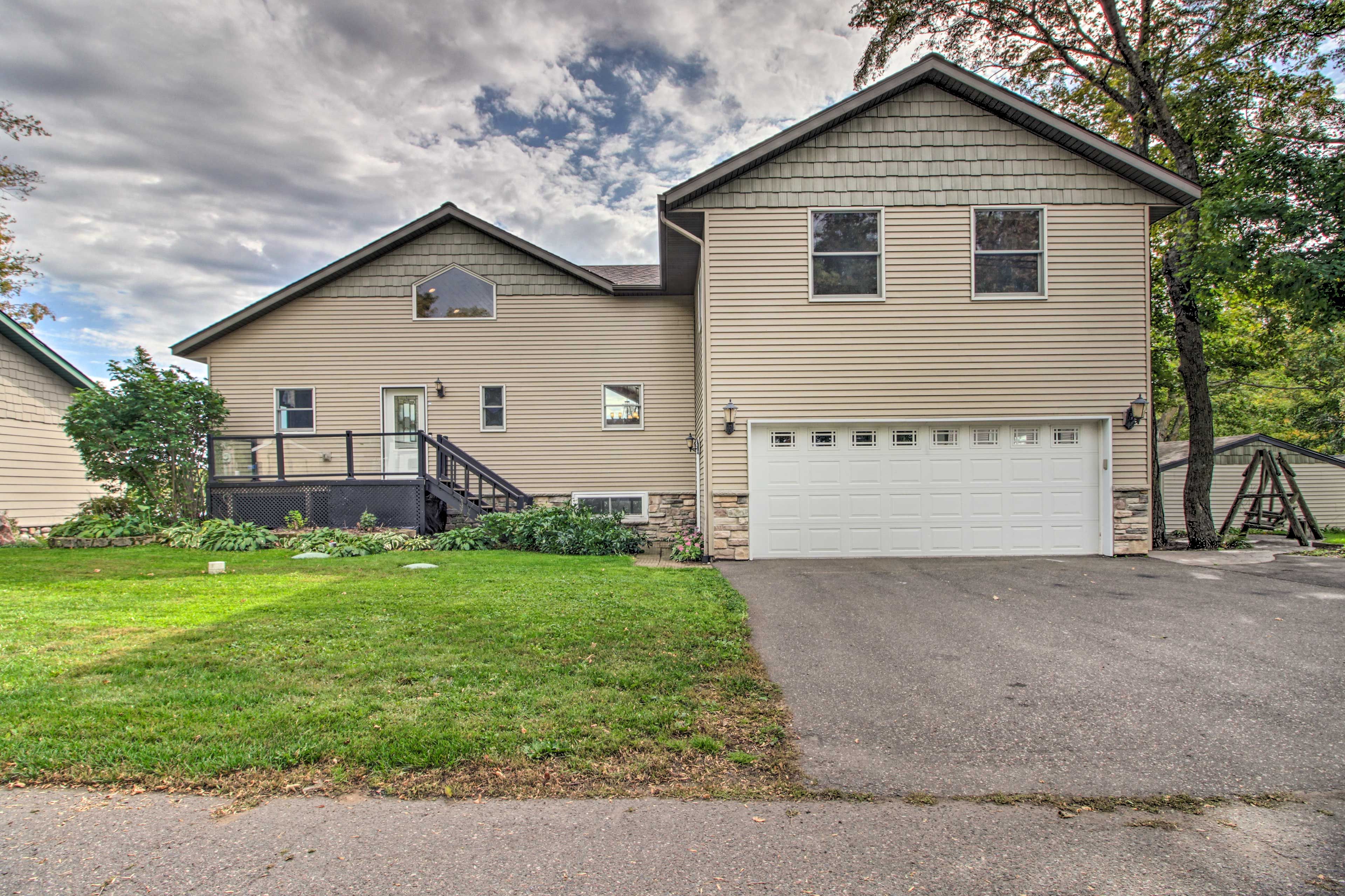 Parking | Driveway (2 Vehicles) | Garage (2 Vehicles) | Trailer Parking
