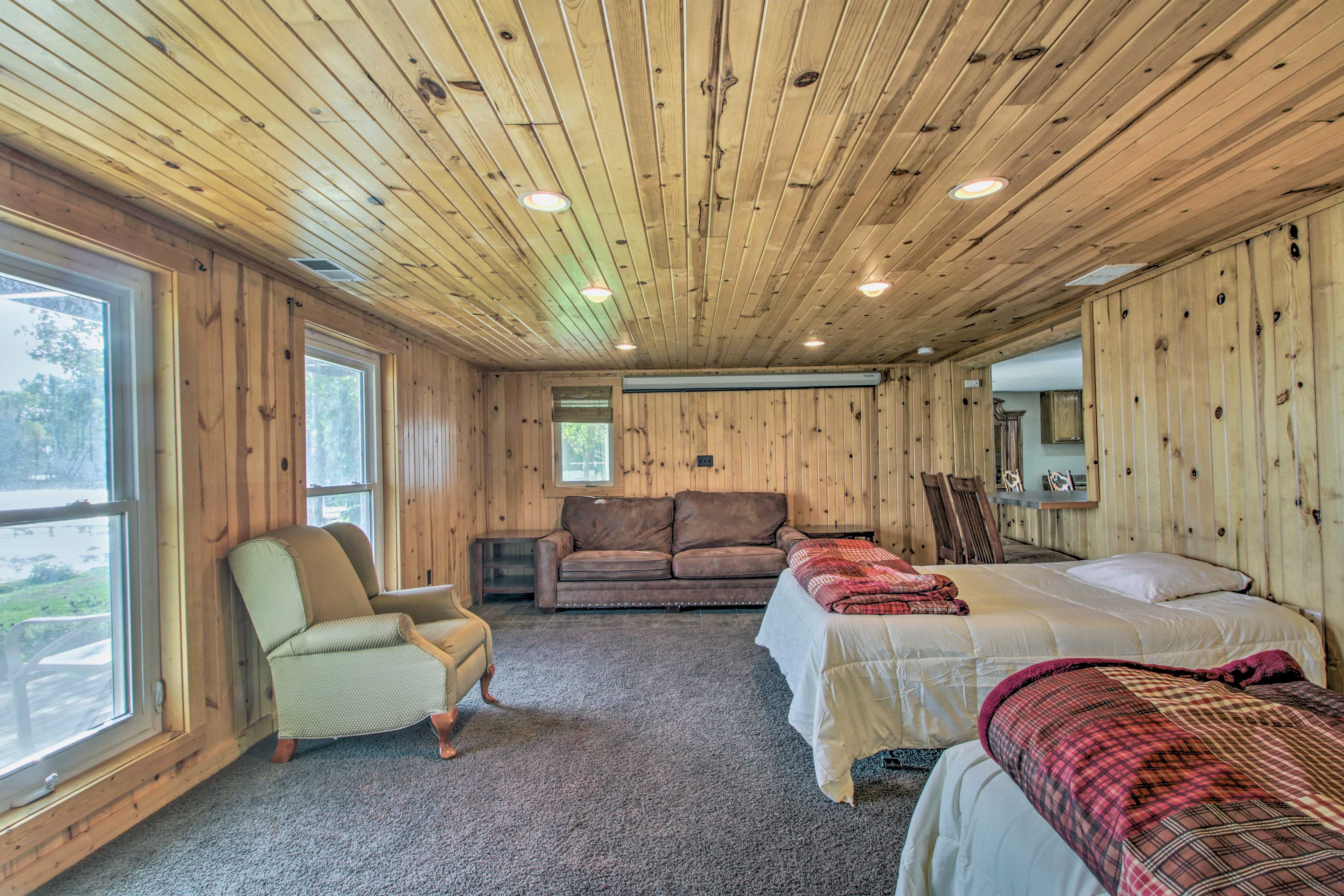 Bonus Studio | 2 Full Beds | Smart TV