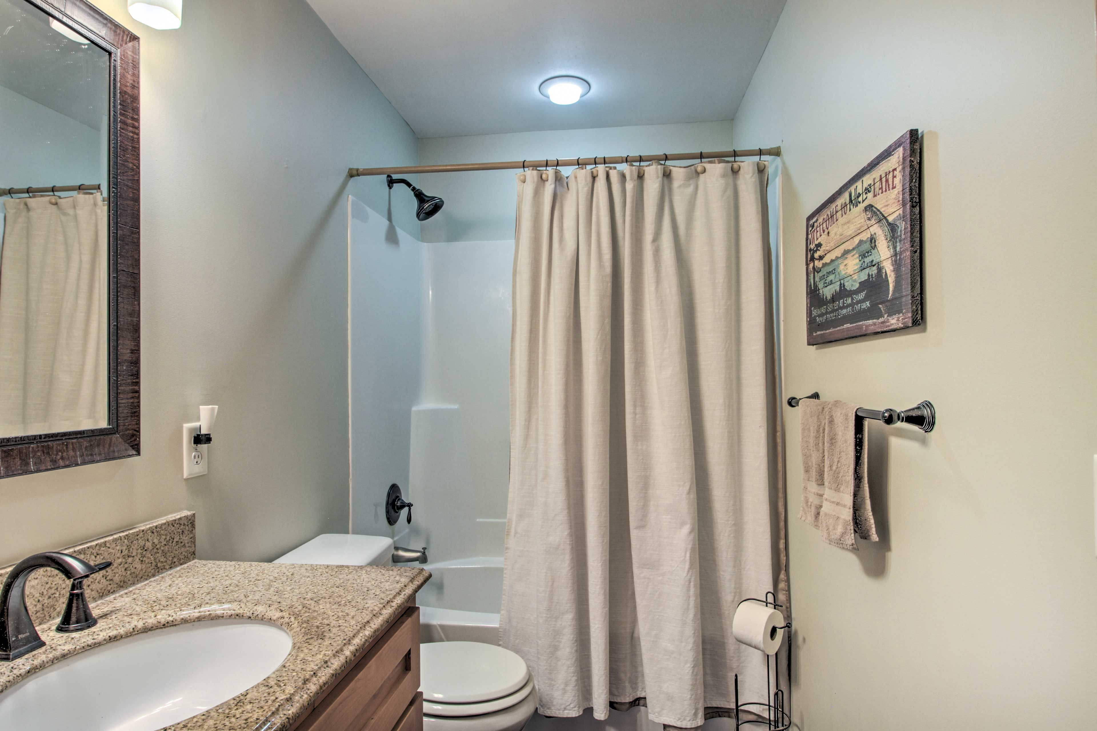 Full Bathroom | Complimentary Toiletries